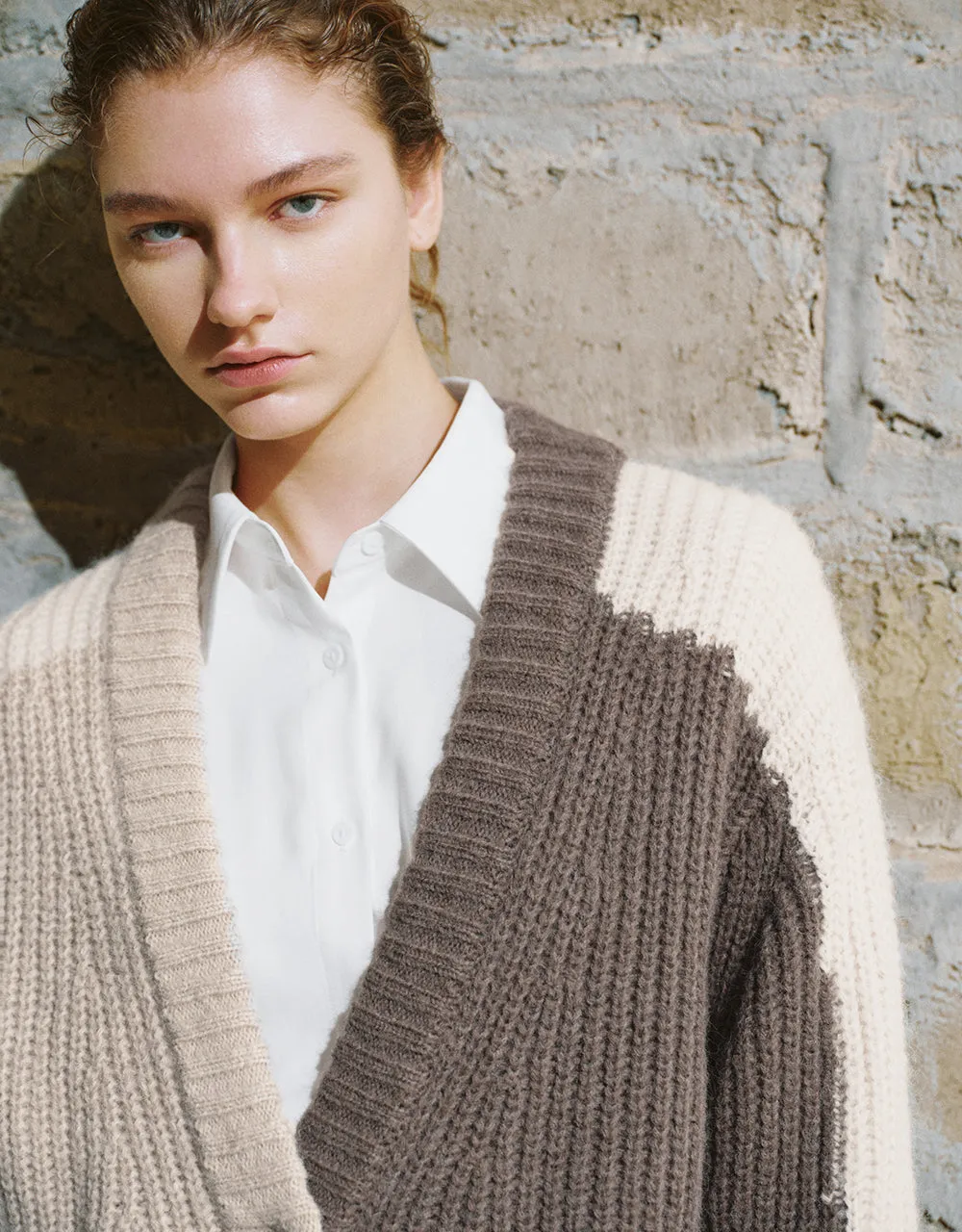 Two Toned V-Neck Knitted Cardigan sold by Urban Revivo product image thumbnail 4