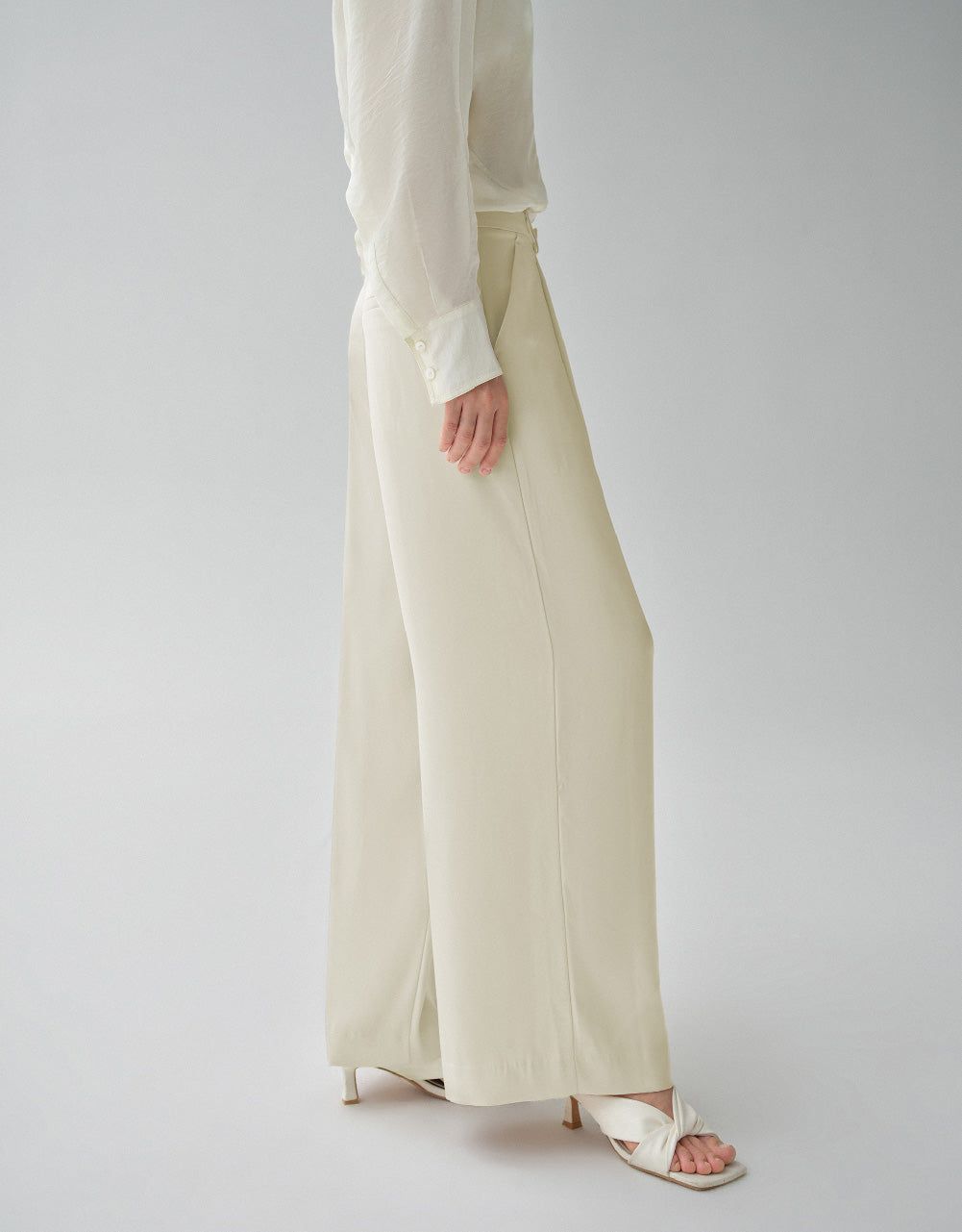 Woven Straight Pants sold by Urban Revivo product image thumbnail 4