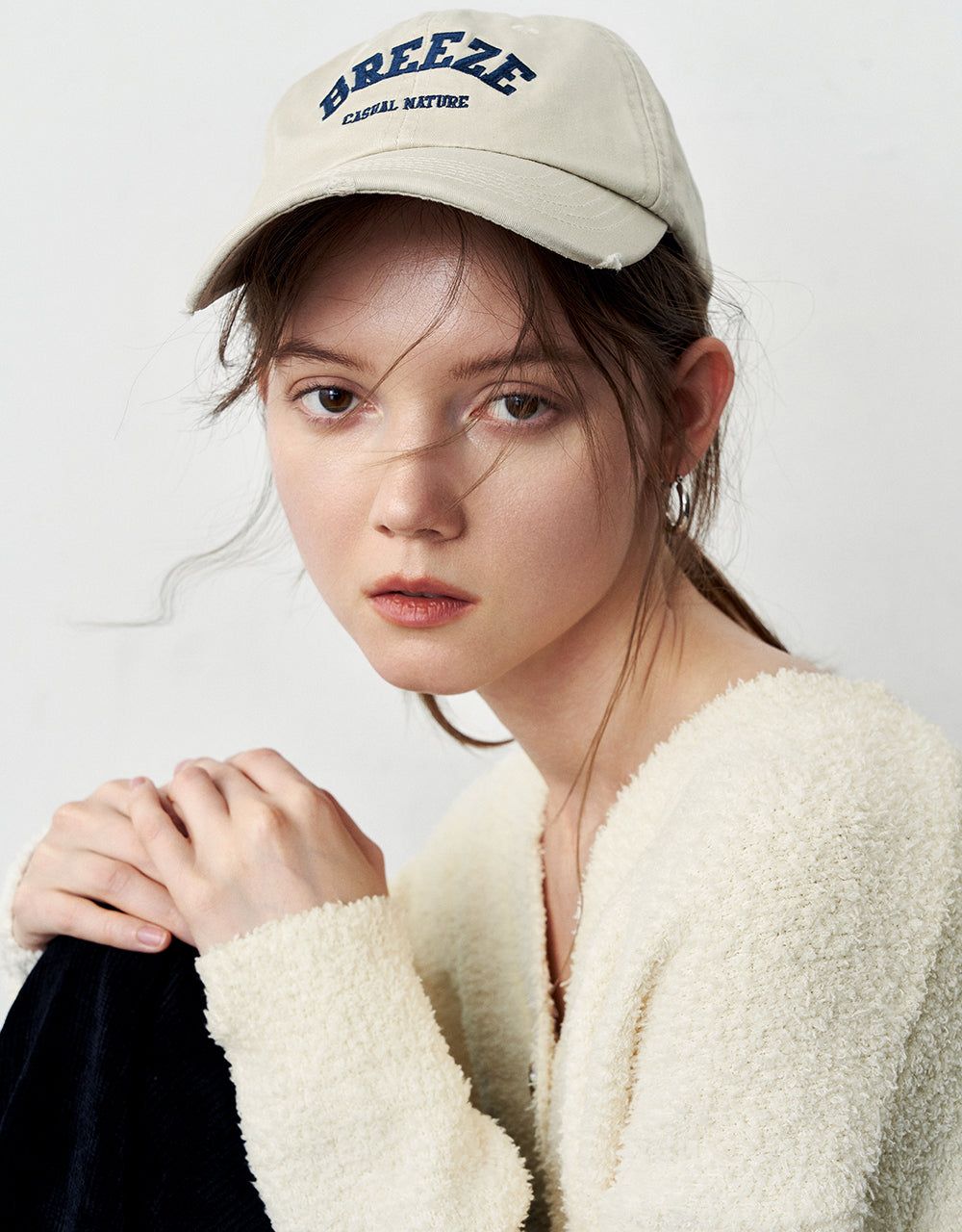 Drop Shoulder Sleeve V-Neck Knitted Cardigan sold by Urban Revivo product image thumbnail 5