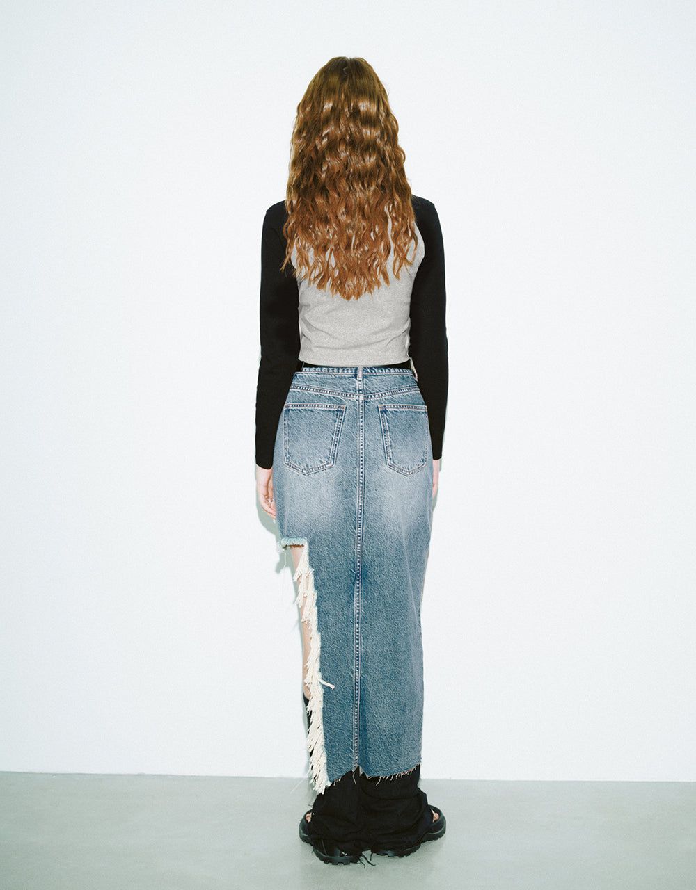 Crew Neck Regular Straight T-Shirt sold by Urban Revivo product image thumbnail 4