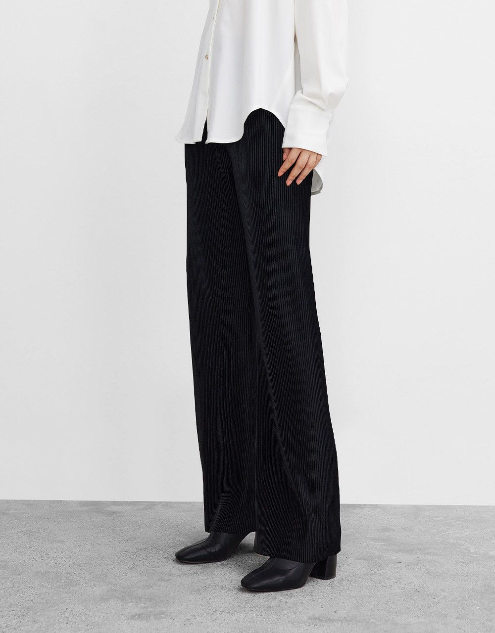 Elastic Waist Wide Leg Pants sold by Urban Revivo product image thumbnail 3