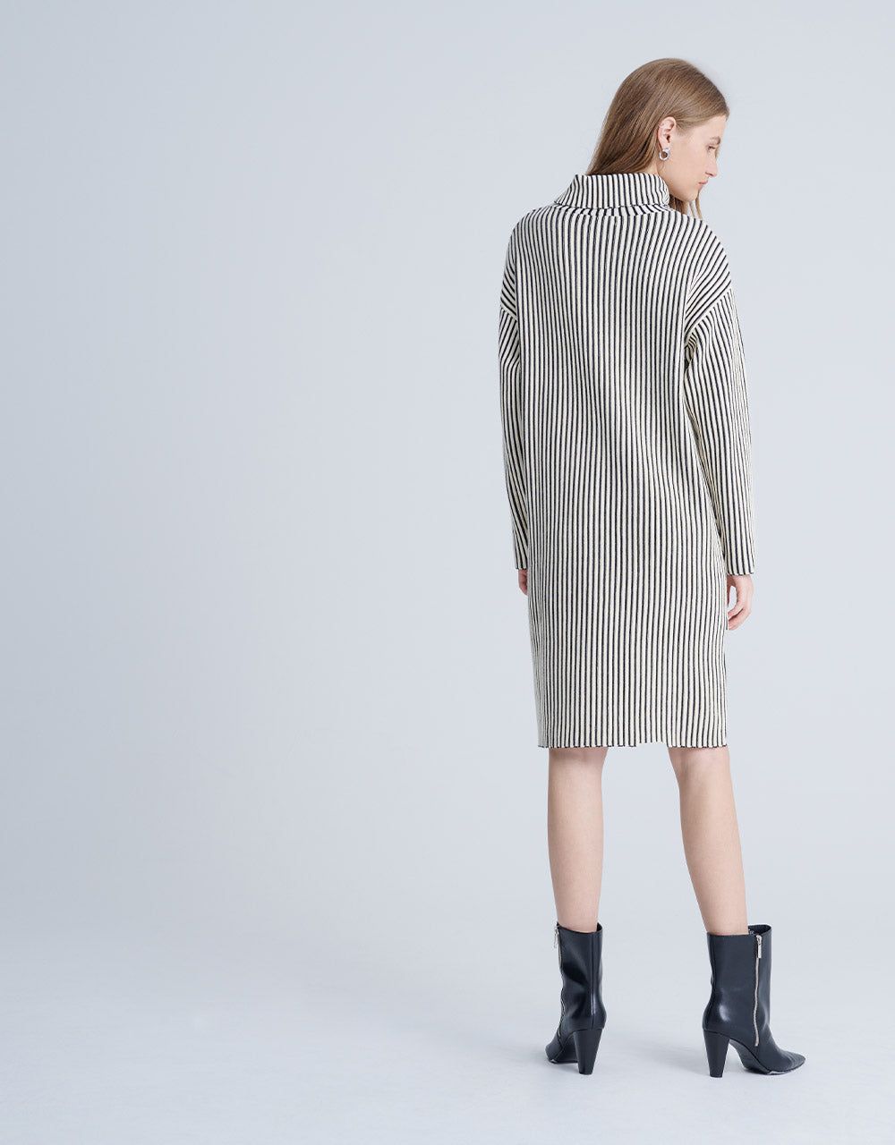 Turtle Neck Vertical Striped Pattern Knitted Dresses sold by Urban Revivo product image thumbnail 5