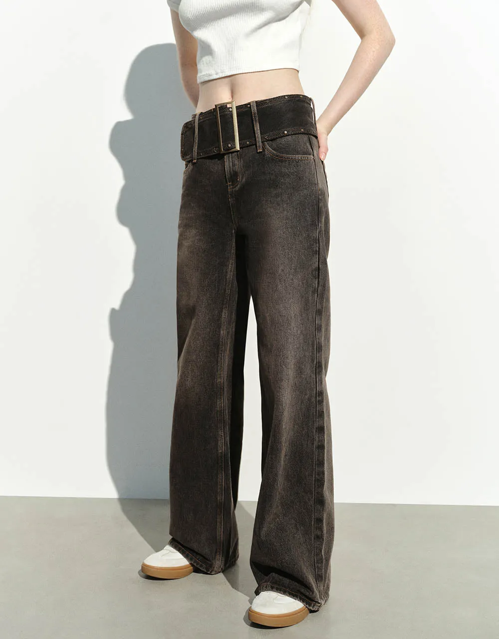 Wide-Leg Jeans With Belt sold by Urban Revivo product image thumbnail 4