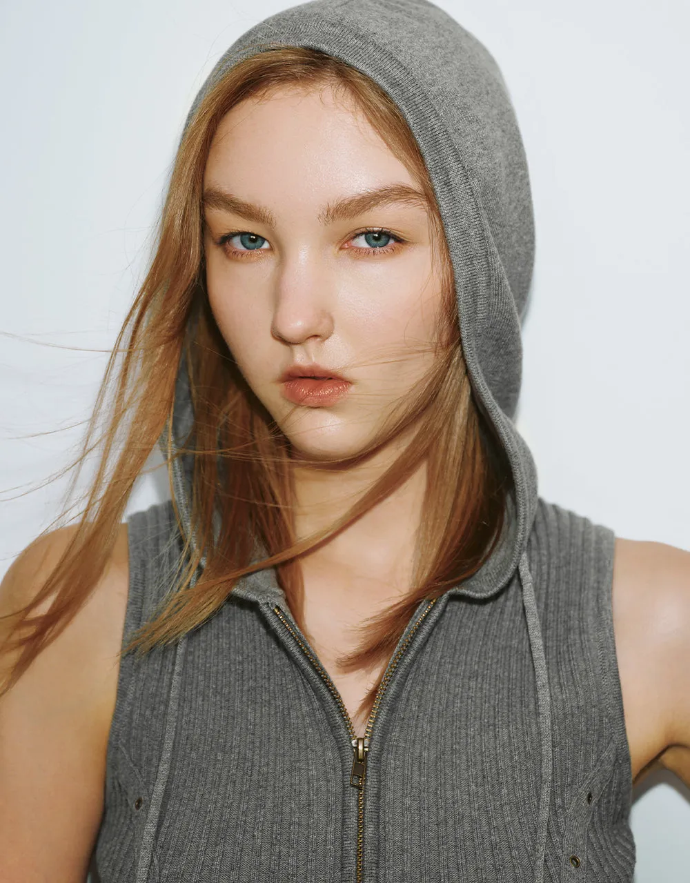 Hooded Zipper Front Skinny Knitted Vest sold by Urban Revivo product image thumbnail 4