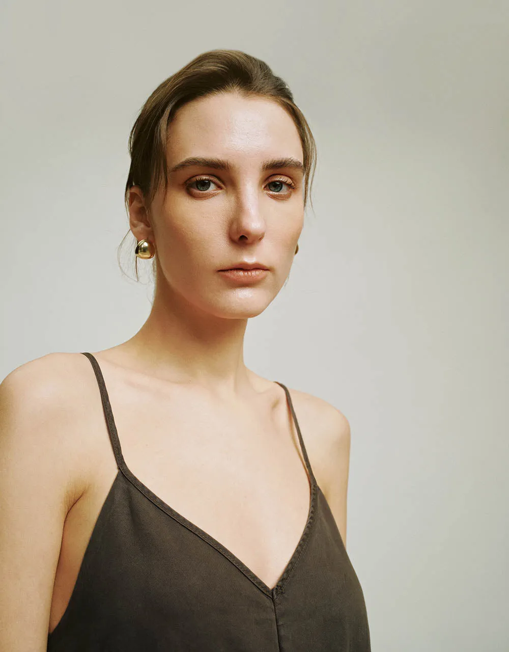 Sleeveless V-Neck Denim Jumpsuit sold by Urban Revivo product image thumbnail 4