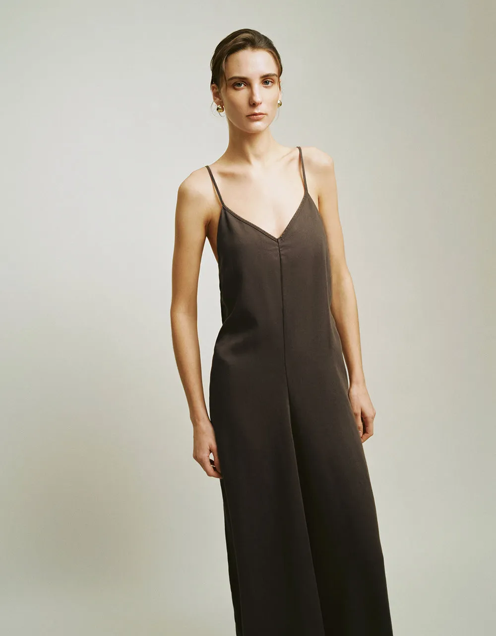 Sleeveless V-Neck Denim Jumpsuit sold by Urban Revivo product image thumbnail 3