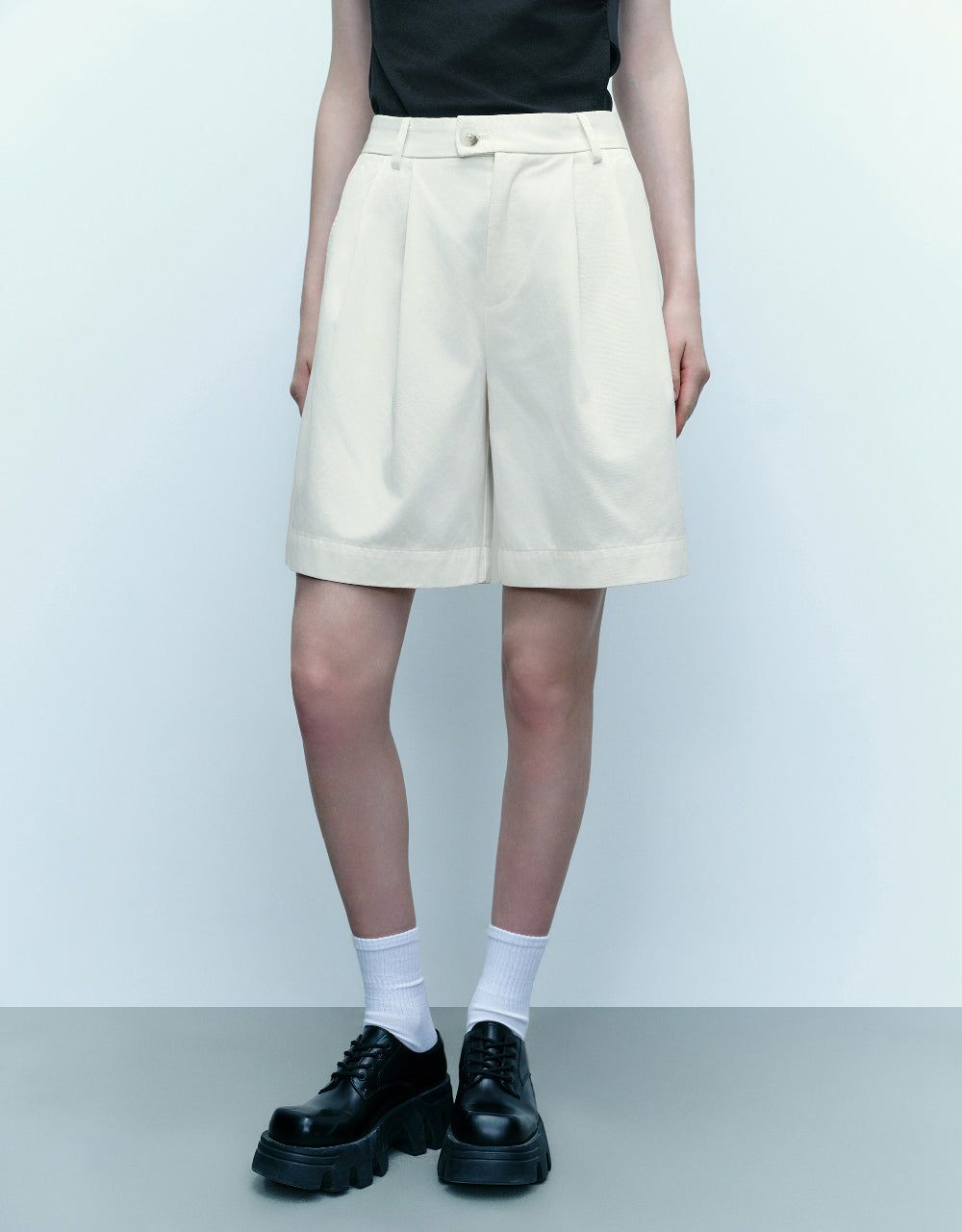 Pleated Wide-Leg Shorts sold by Urban Revivo product image thumbnail 2