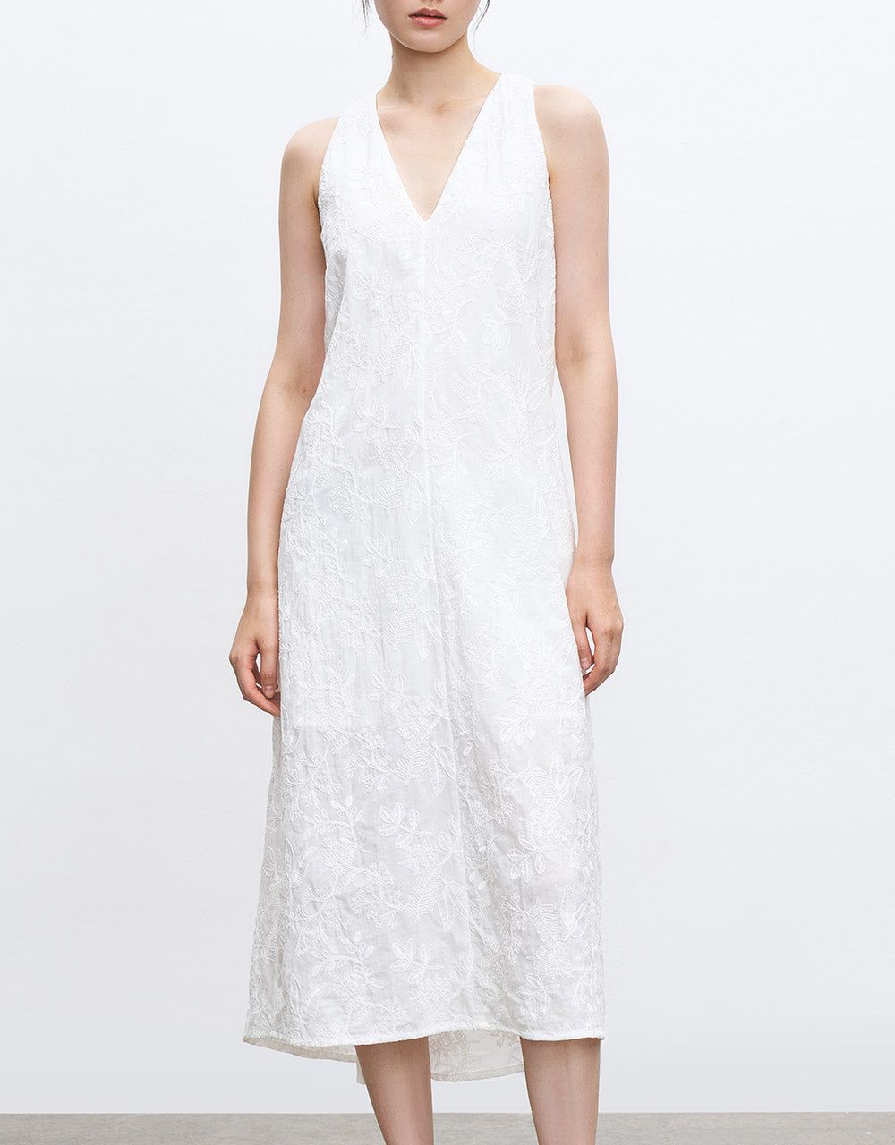 Floral Embroidery Jacquard Sleeveless Dress sold by Urban Revivo product image thumbnail 2