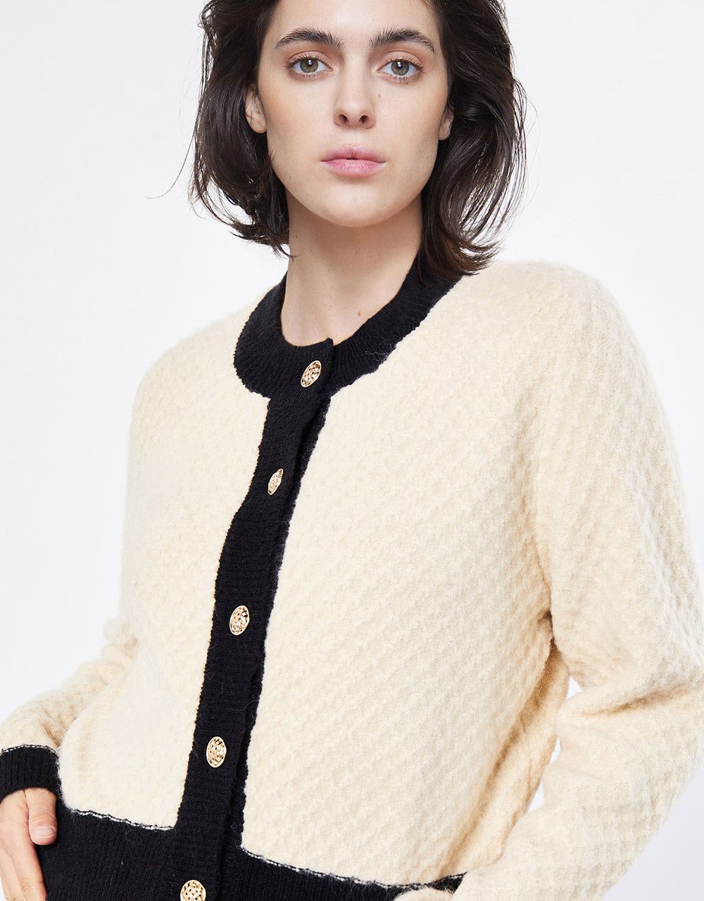 Contrast Trim Button Up Cardigan sold by Urban Revivo product image thumbnail 3