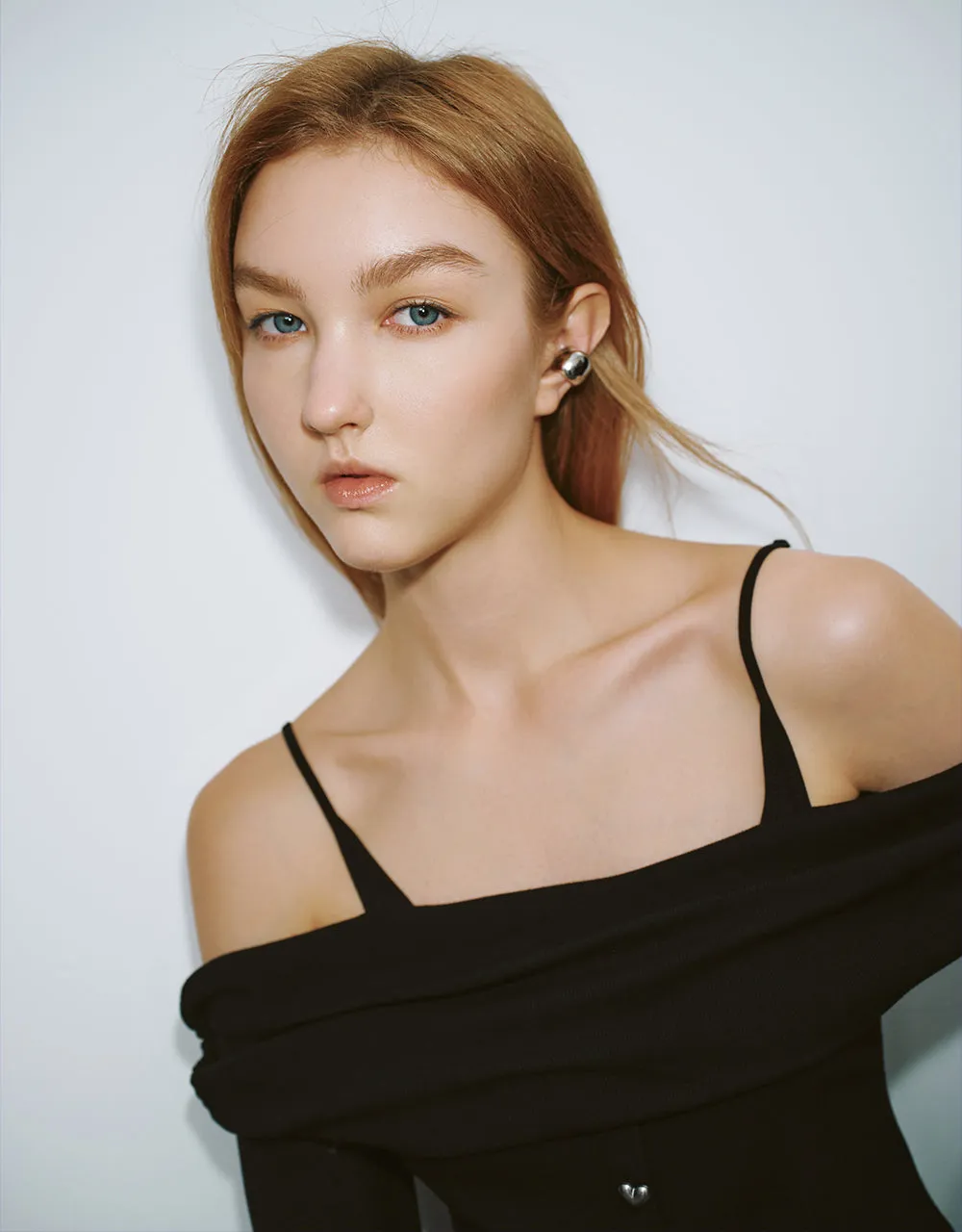 Off-Shoulder Knitted Skinny T-Shirt sold by Urban Revivo product image thumbnail 4