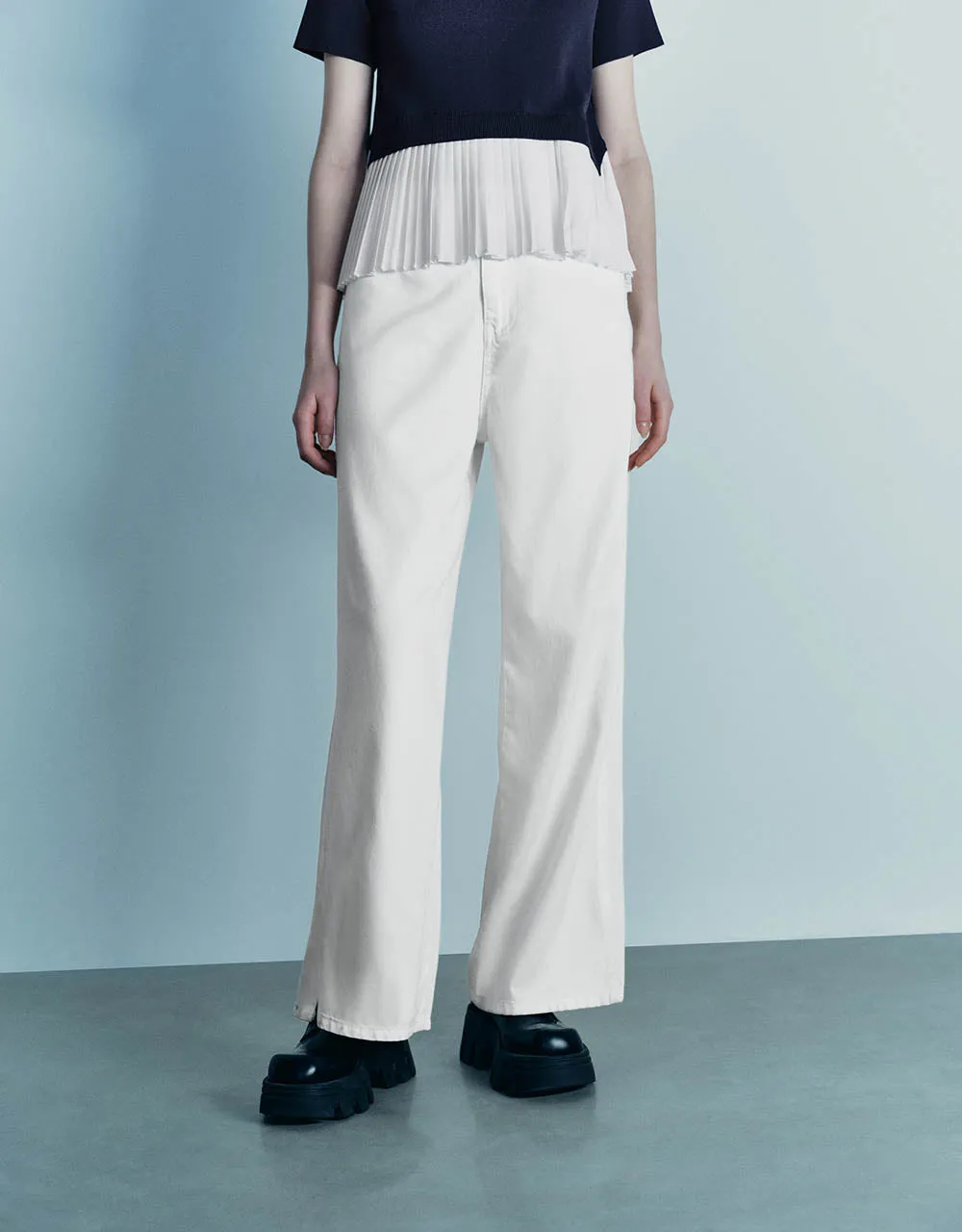 Split Hem Wide-Leg Jeans sold by Urban Revivo product image thumbnail 2