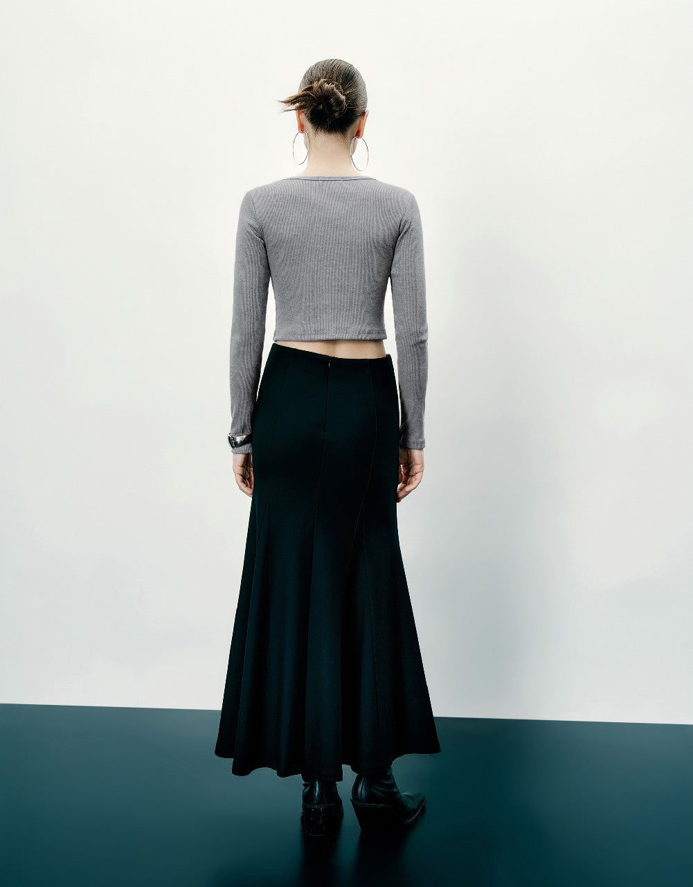 Basic Skinny Knitted T-Shirt sold by Urban Revivo product image thumbnail 4
