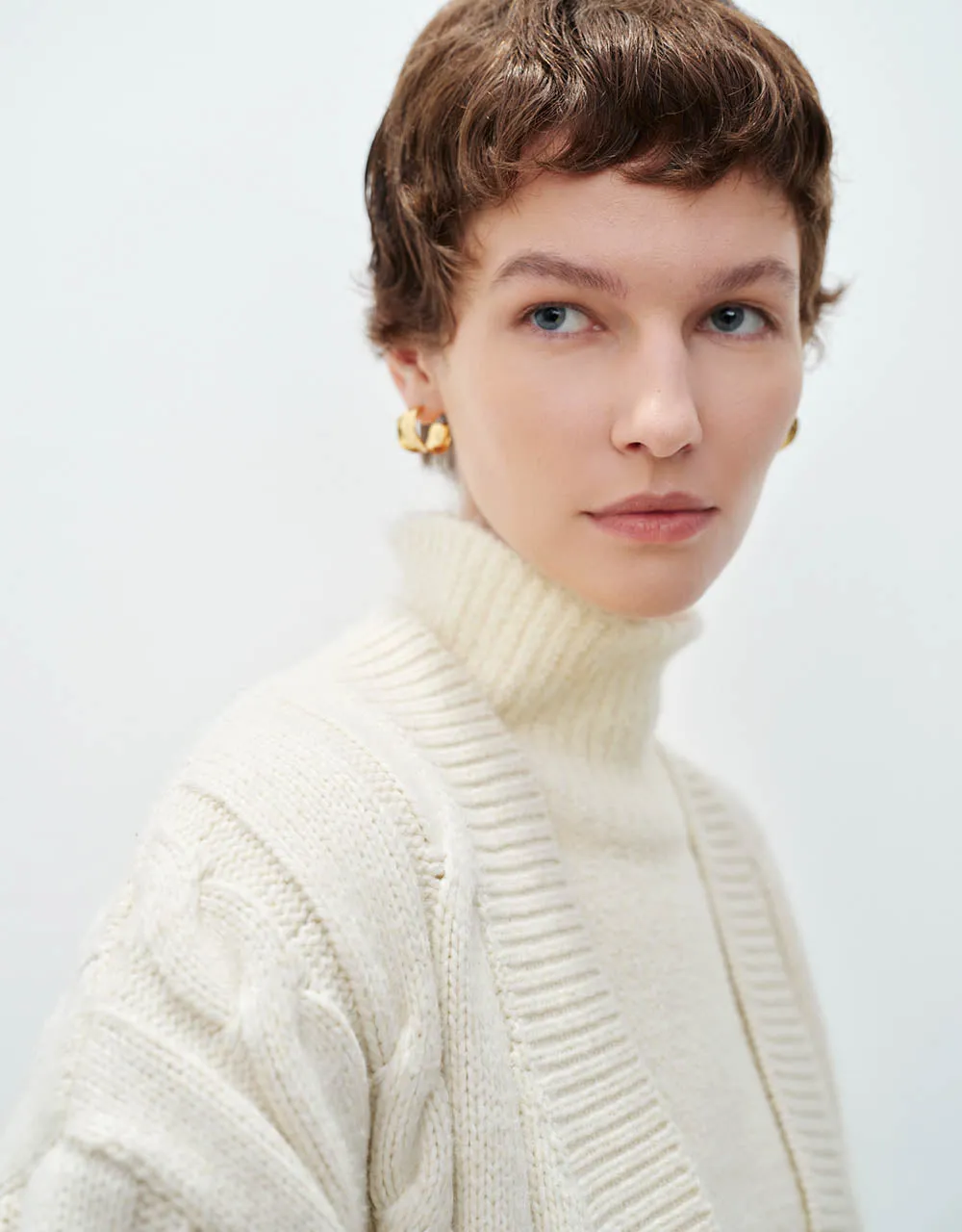 V-Neck Loose Knitted Cardigan sold by Urban Revivo product image thumbnail 5