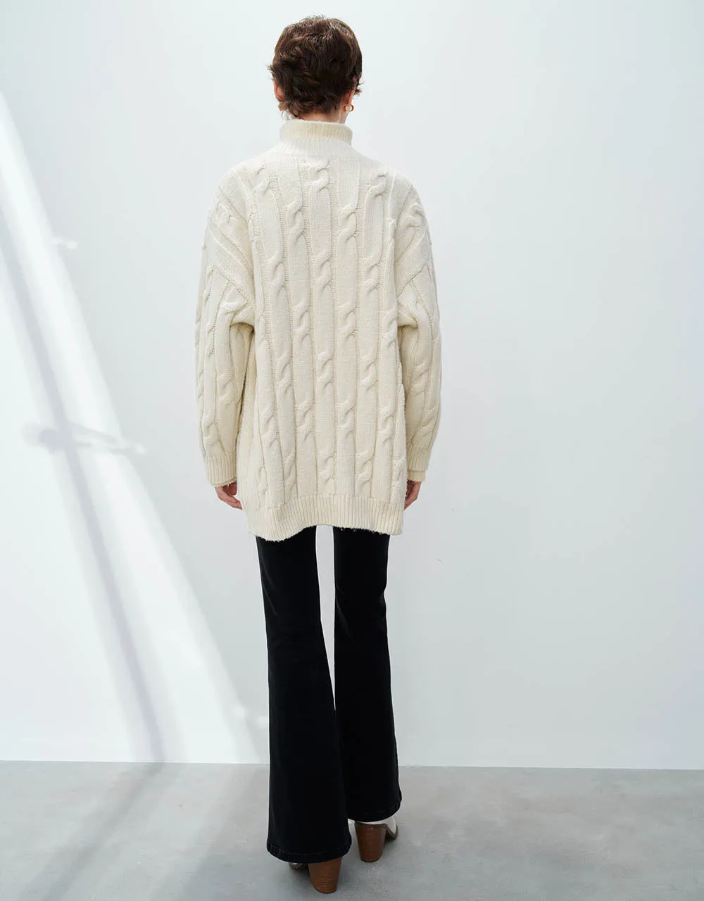 V-Neck Loose Knitted Cardigan sold by Urban Revivo product image thumbnail 4