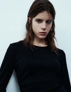 Crew Neck Skinny Knitted T-Shirt sold by Urban Revivo