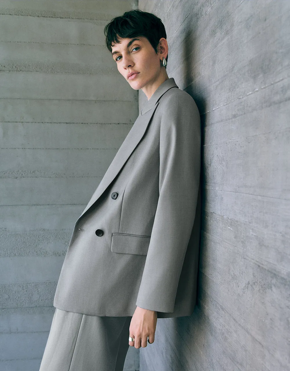 Peak Lapel Double Breasted Straight Blazer sold by Urban Revivo product image thumbnail 3