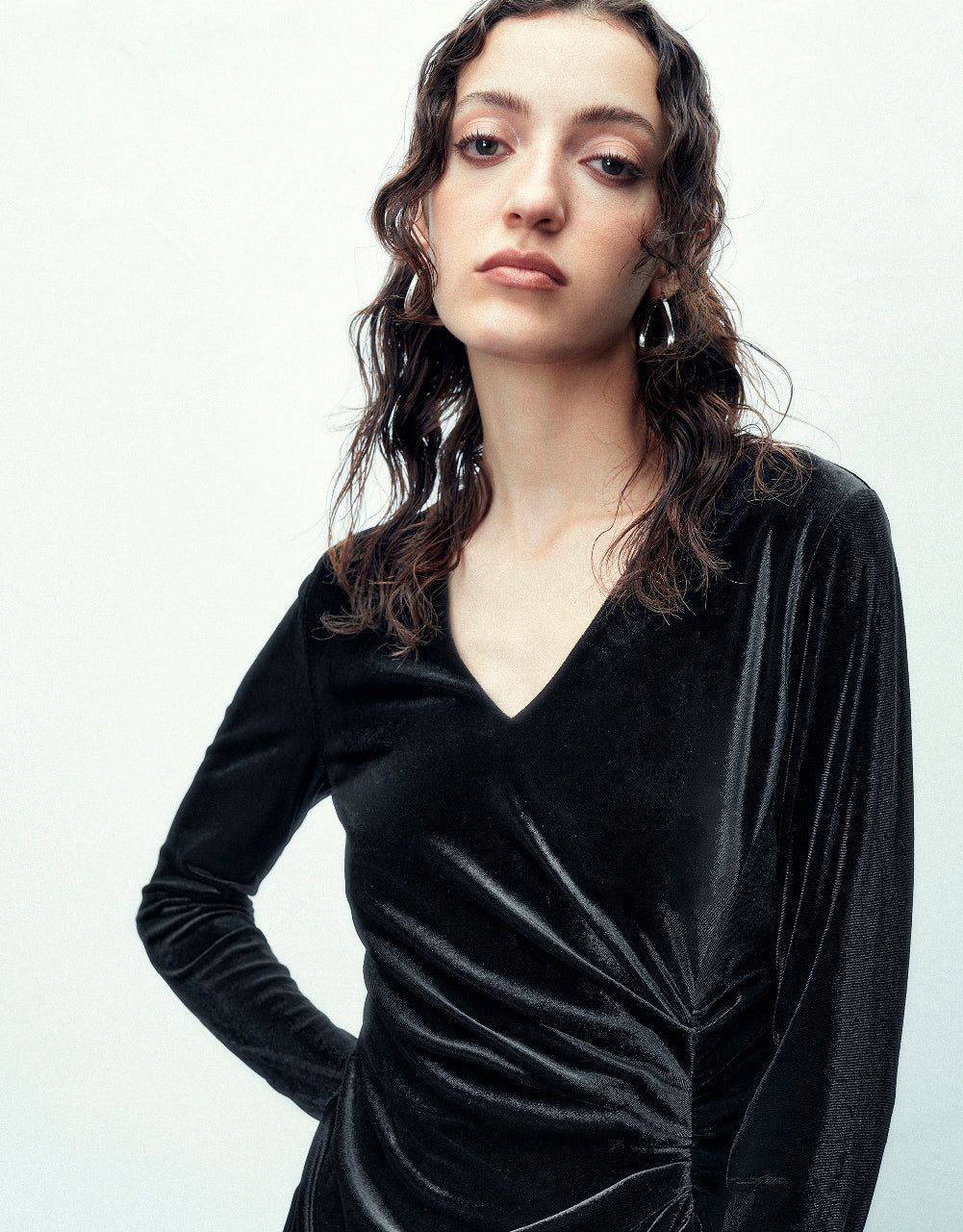 Twist Side V-Neck Skinny Dress sold by Urban Revivo product image thumbnail 5