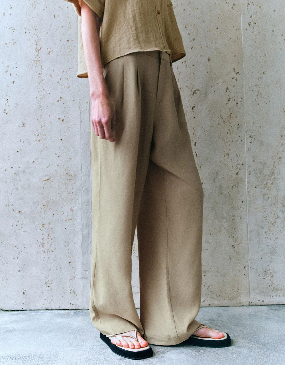 Loose Straight Pants sold by Urban Revivo product image thumbnail 4