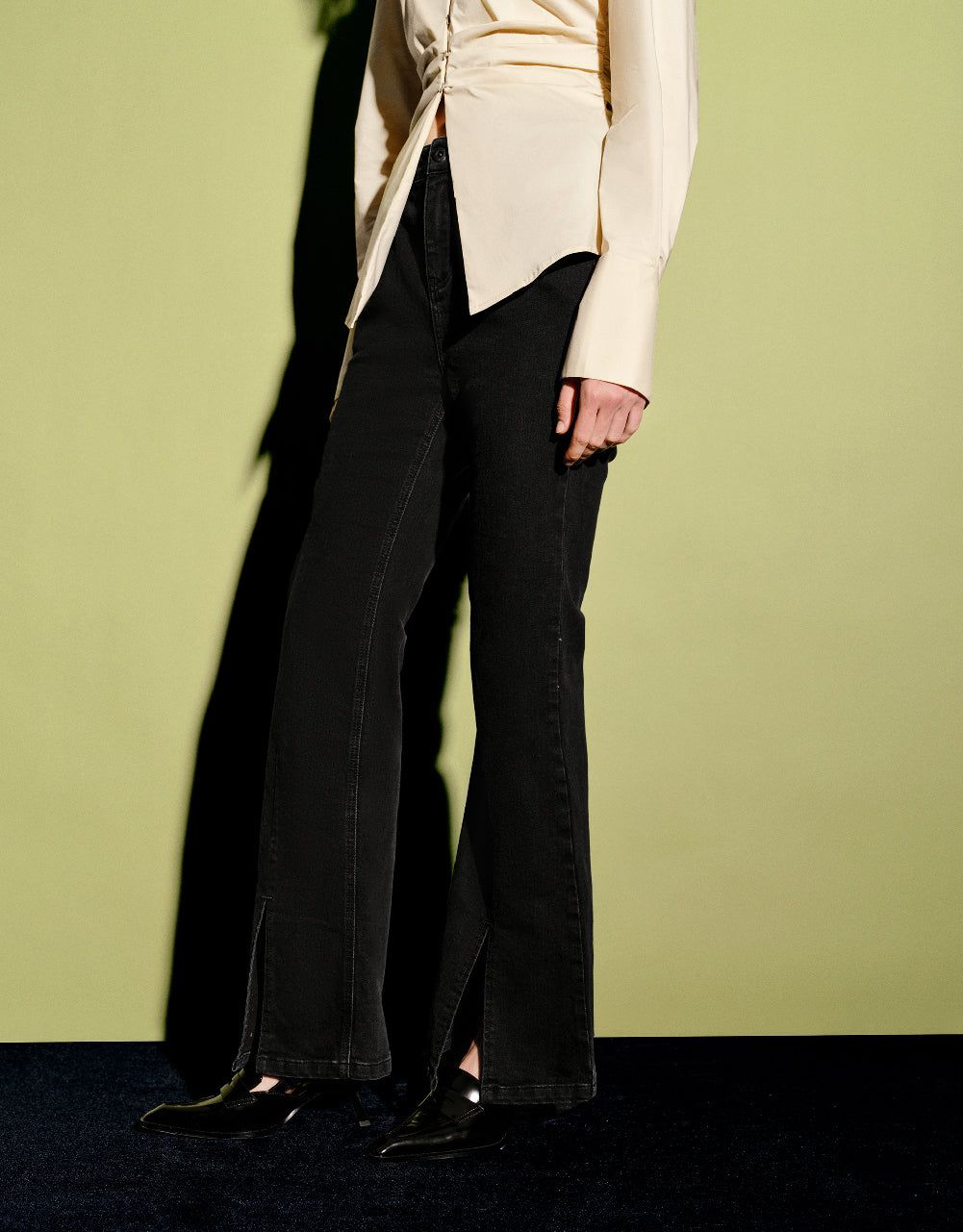 Split Hem Flare Jeans sold by Urban Revivo product image thumbnail 4