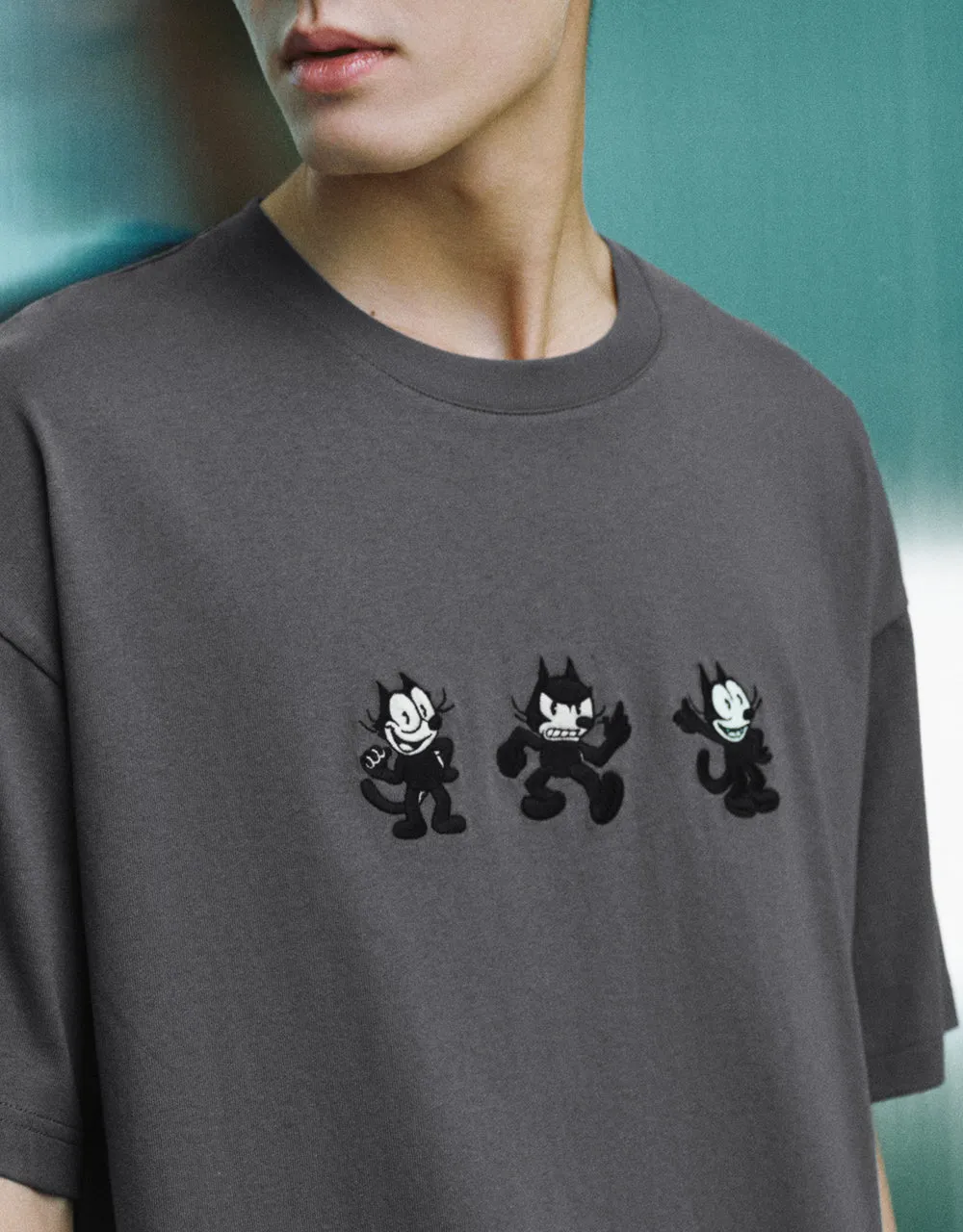 Cartoon Embroidered Crew Neck T-Shirt sold by Urban Revivo product image thumbnail 4