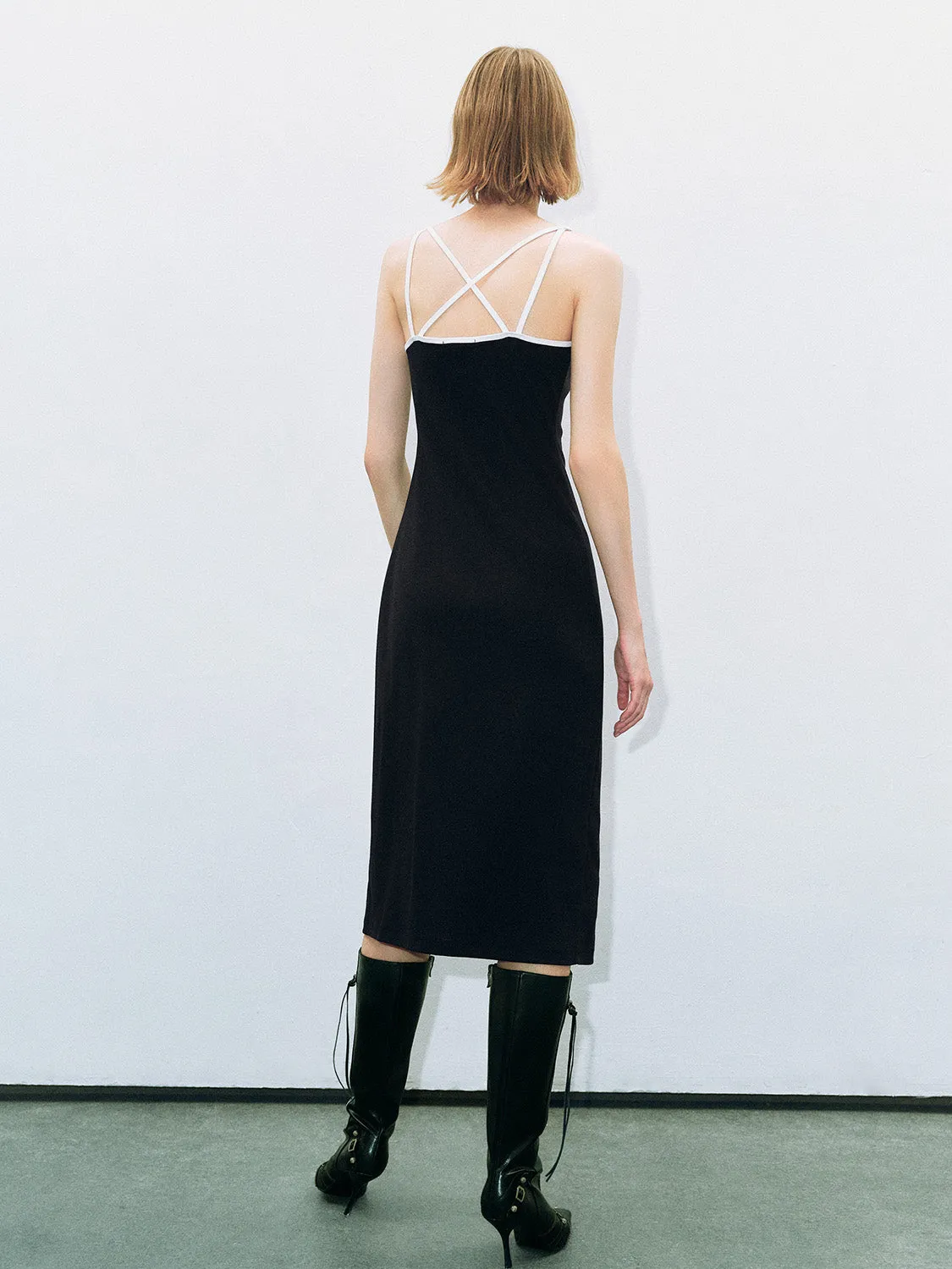 Sleeveless U Neck Skinny Dress sold by Urban Revivo product image thumbnail 4
