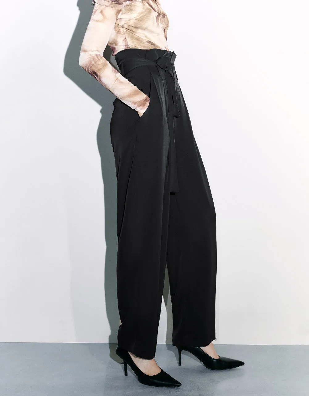 Wide-Leg Pants With Belt sold by Urban Revivo product image thumbnail 4