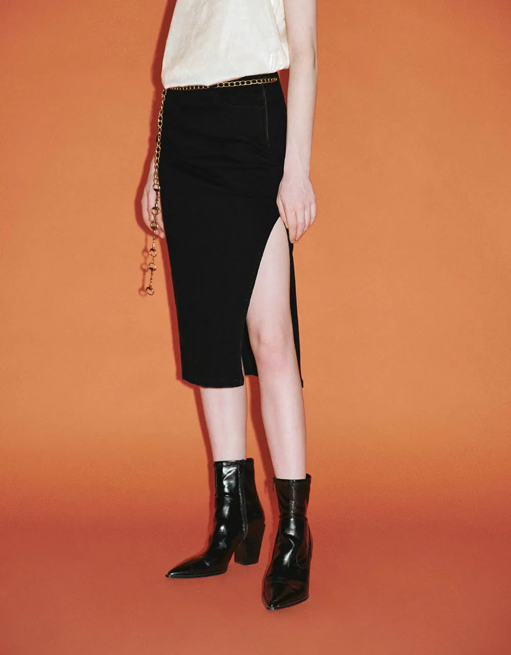 Midi Straight Denim Skirt With Chain sold by Urban Revivo product image thumbnail 4