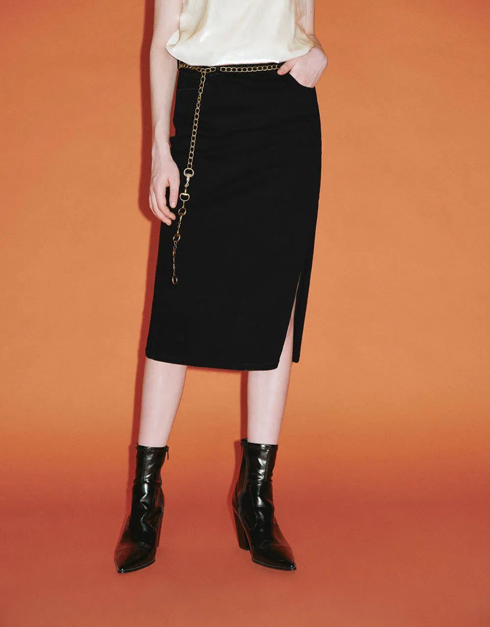 Midi Straight Denim Skirt With Chain sold by Urban Revivo product image thumbnail 2