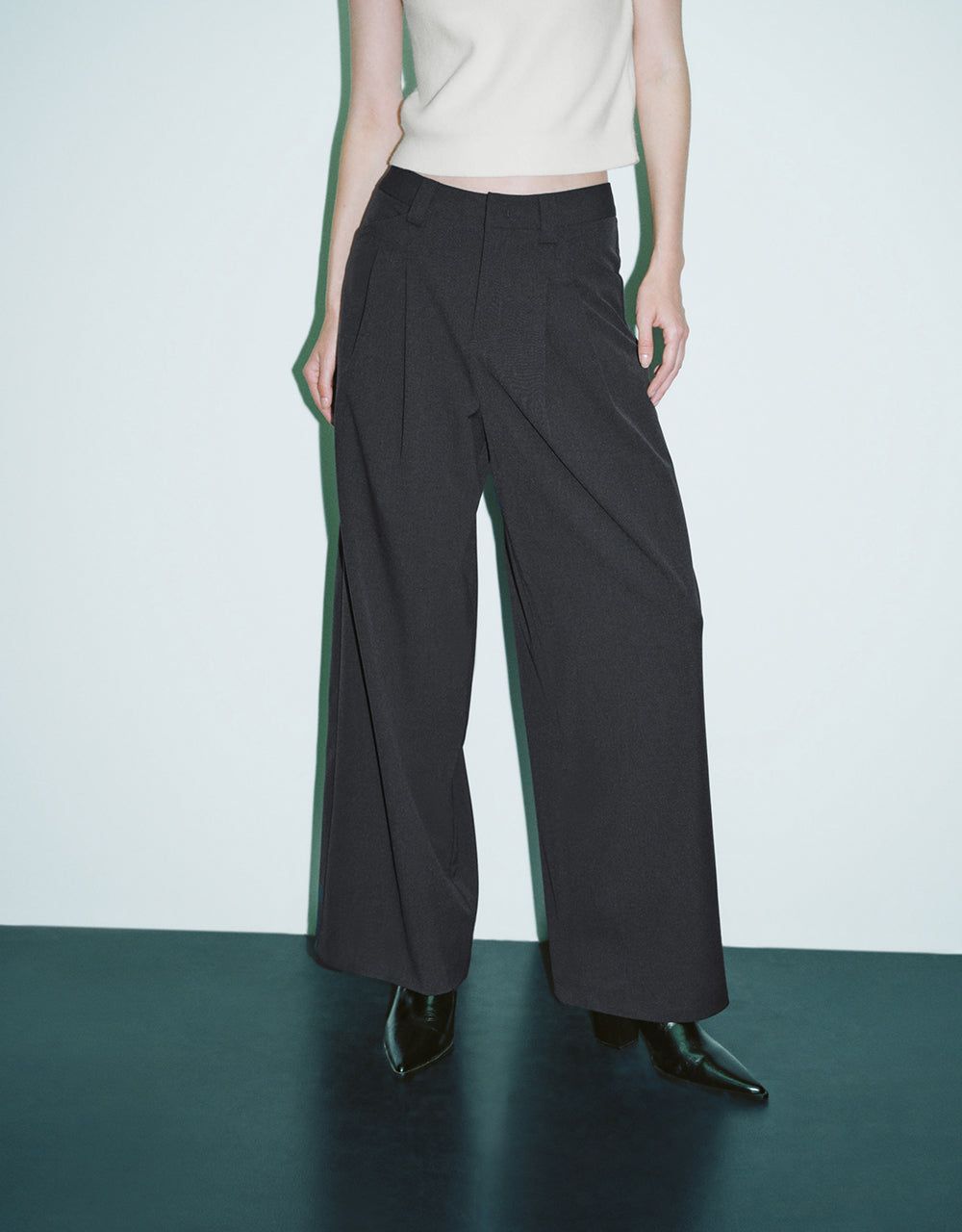 Tailored Wide-Leg Pants sold by Urban Revivo product image thumbnail 2