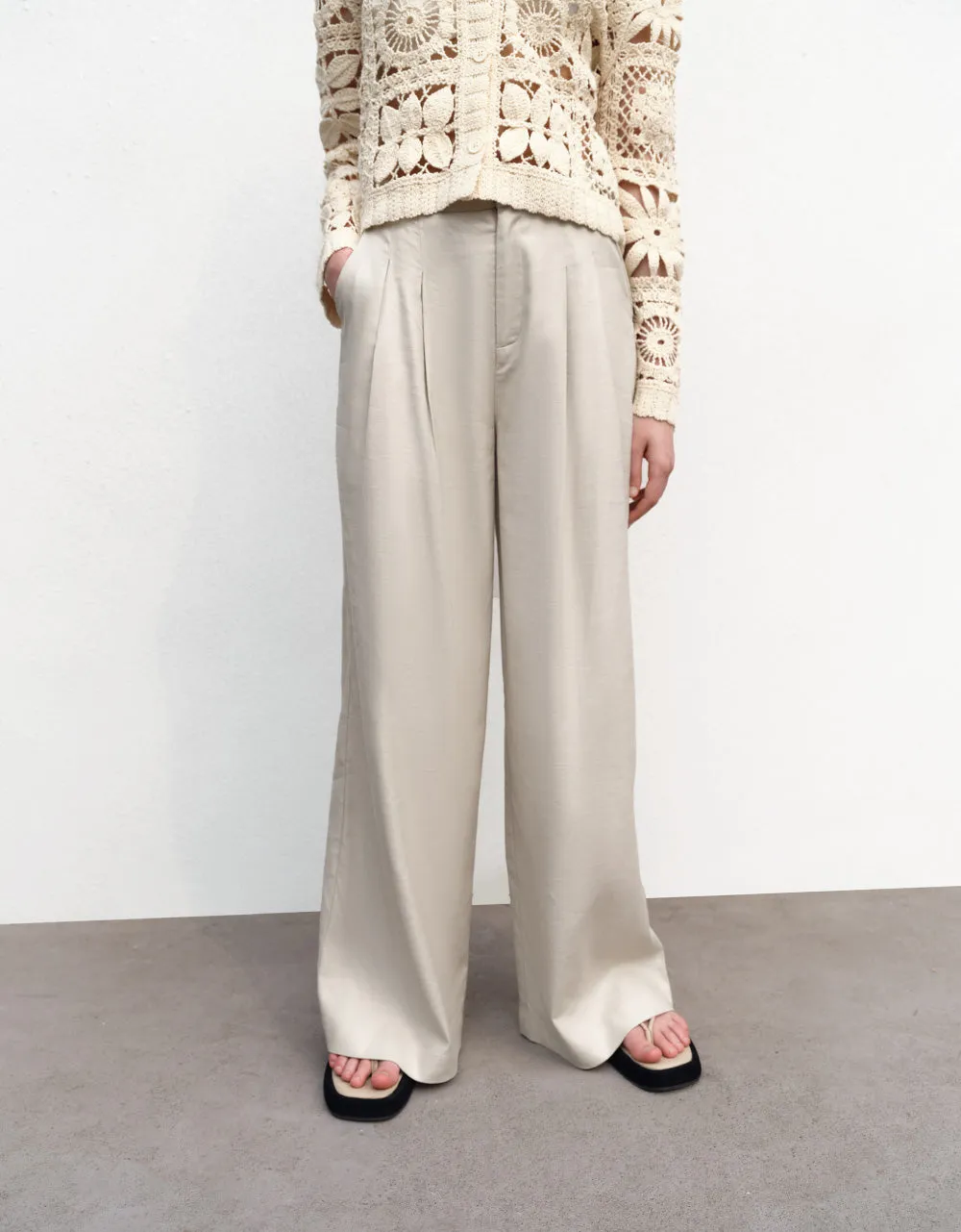 Woven Thin Wide-Leg Pants sold by Urban Revivo product image thumbnail 3