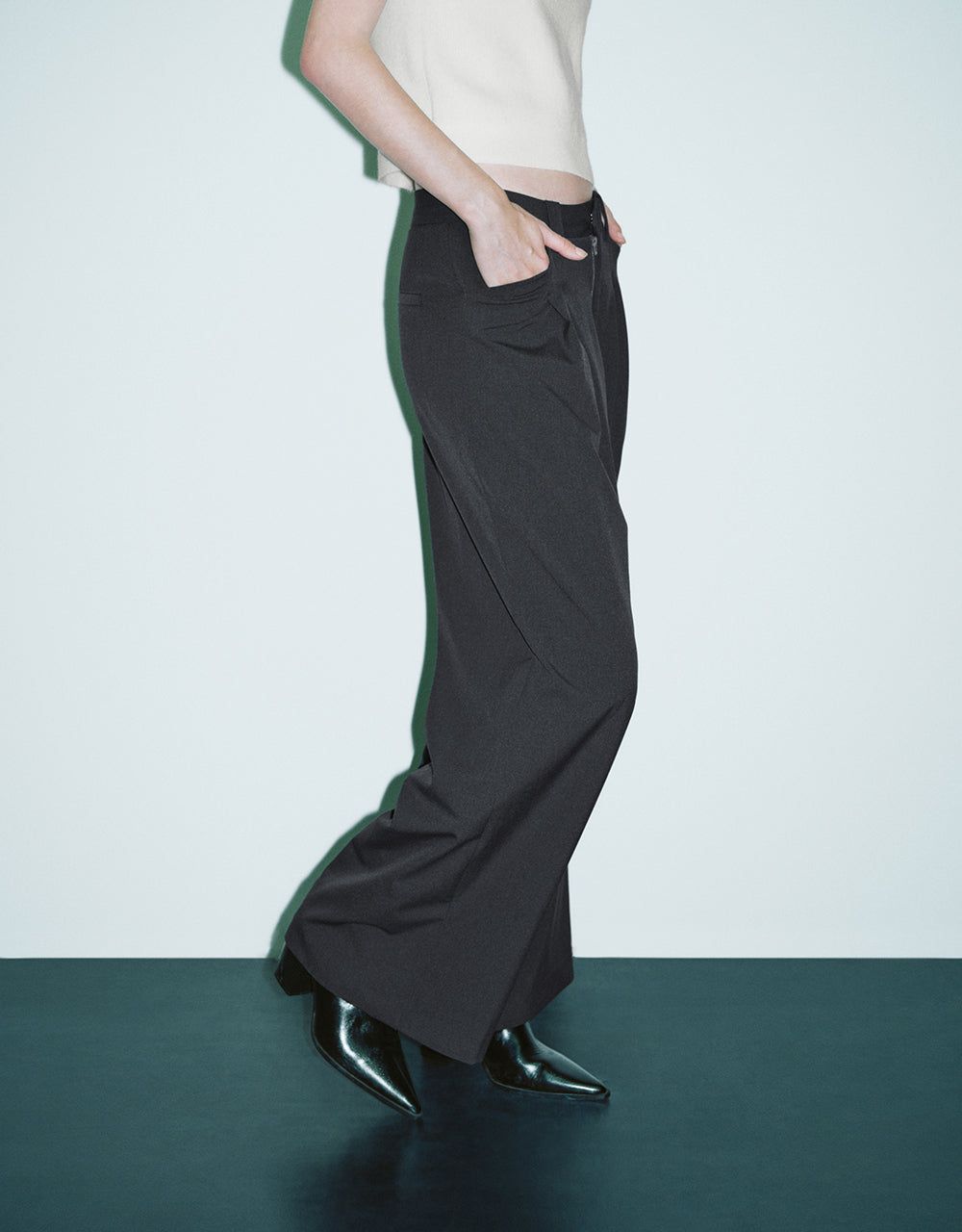 Tailored Wide-Leg Pants sold by Urban Revivo product image thumbnail 4