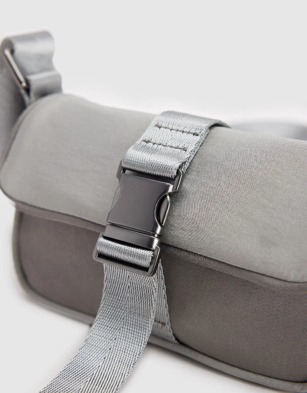 Buckled Crossbody Bag sold by Urban Revivo product image thumbnail 4