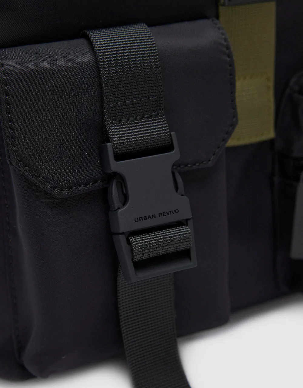 Buckled Crossbody Bag sold by Urban Revivo product image thumbnail 5