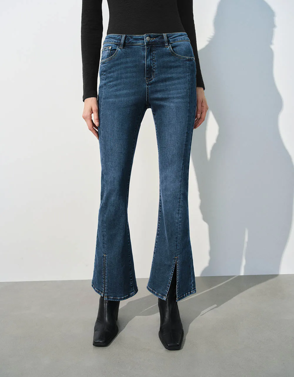 Split Hem Flare Jeans sold by Urban Revivo product image thumbnail 2