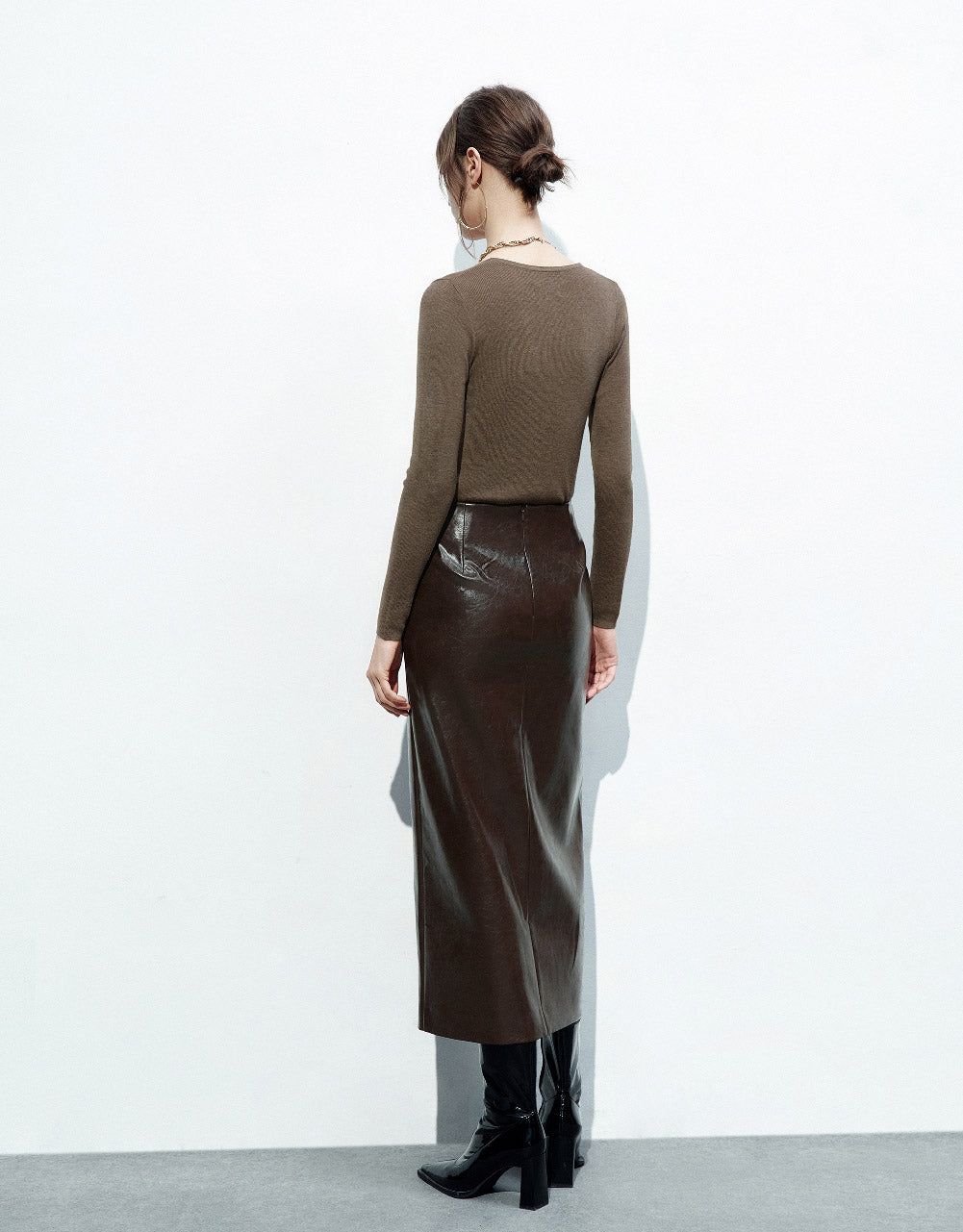 Basic Knitted T-Shirt sold by Urban Revivo product image thumbnail 4