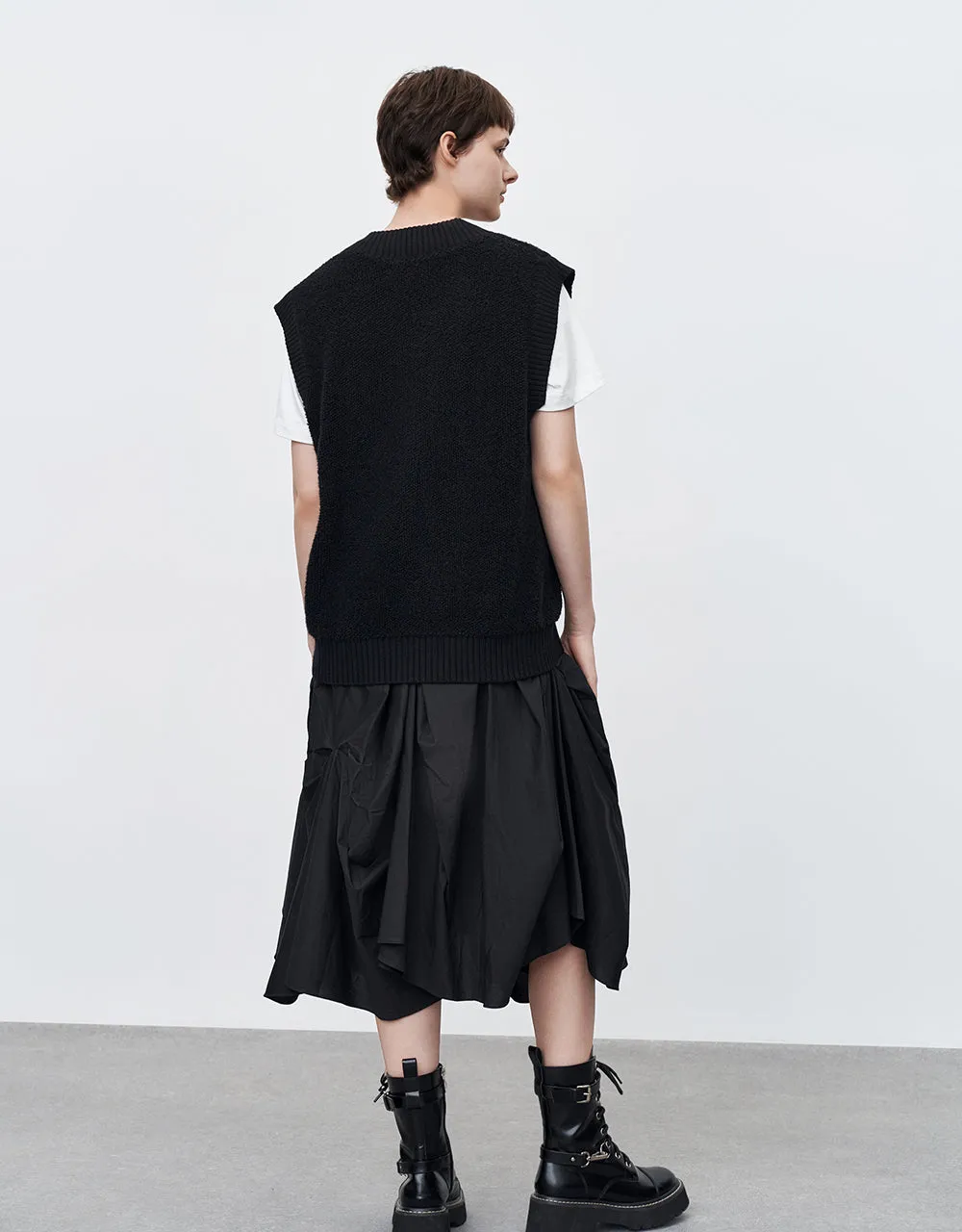V-Neck Knitted Vest sold by Urban Revivo product image thumbnail 5