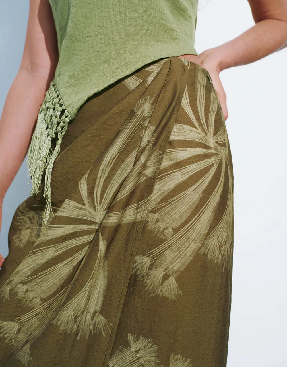 Split Hem Printed Midi Straight Skirt sold by Urban Revivo product image thumbnail 5