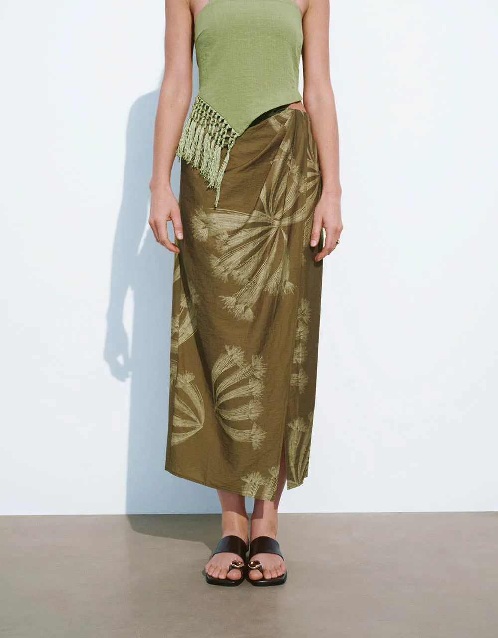 Split Hem Printed Midi Straight Skirt sold by Urban Revivo product image thumbnail 2
