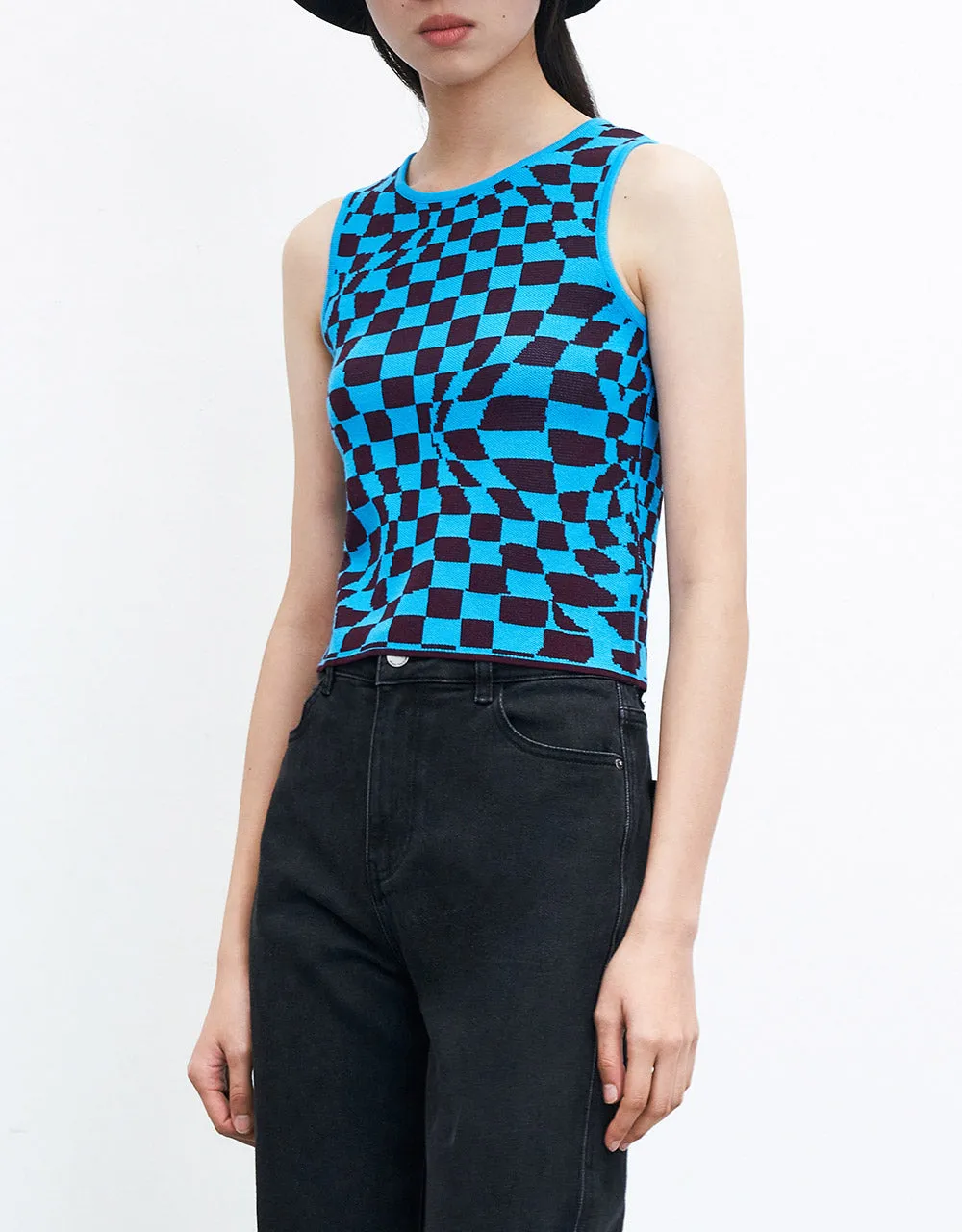 Wavy Checkered Knitted Vest sold by Urban Revivo product image thumbnail 5