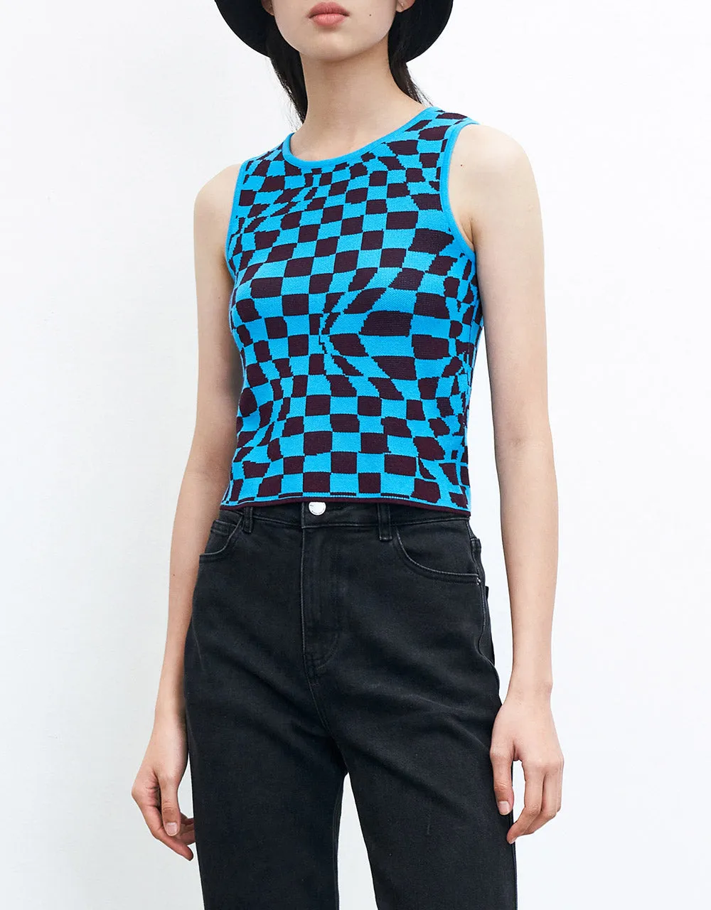 Wavy Checkered Knitted Vest sold by Urban Revivo product image thumbnail 2