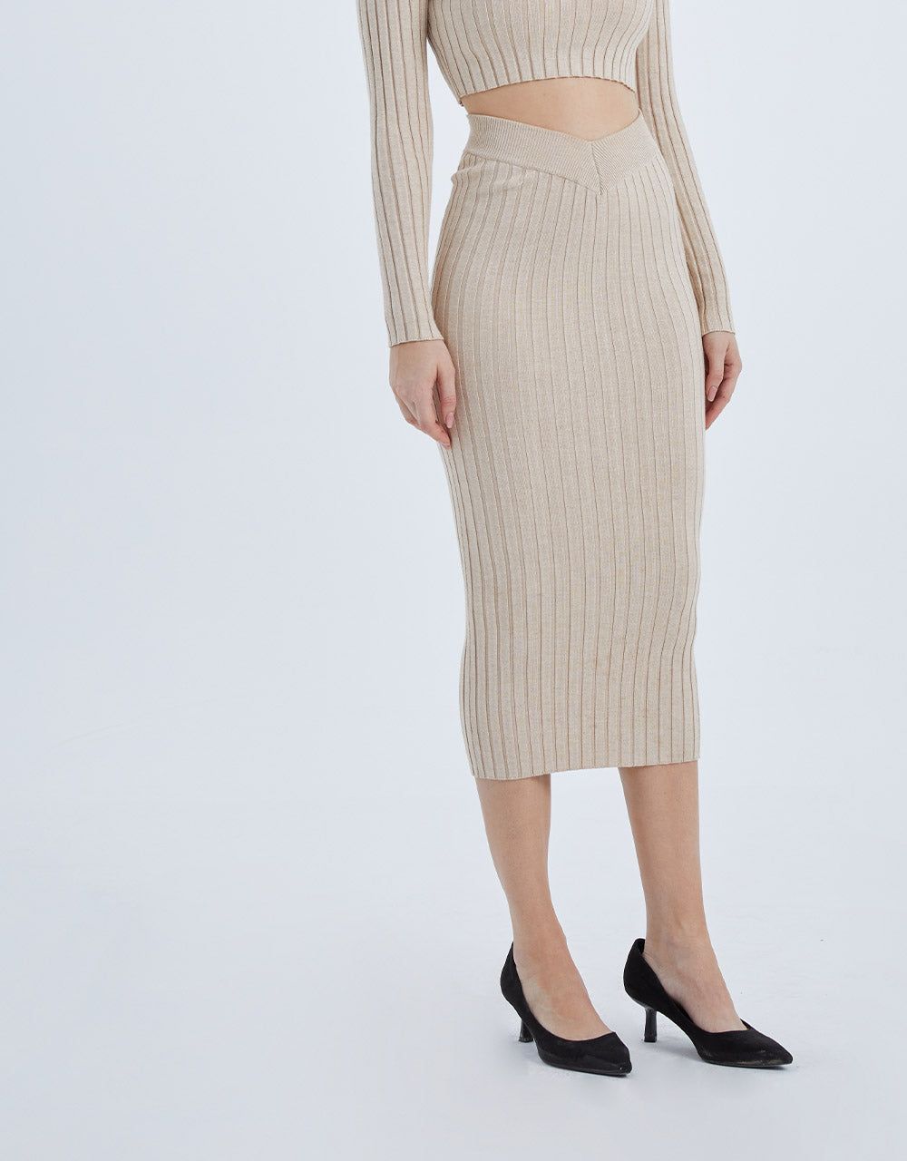 Skinny-Fit Long Knitted Skirt sold by Urban Revivo product image thumbnail 3