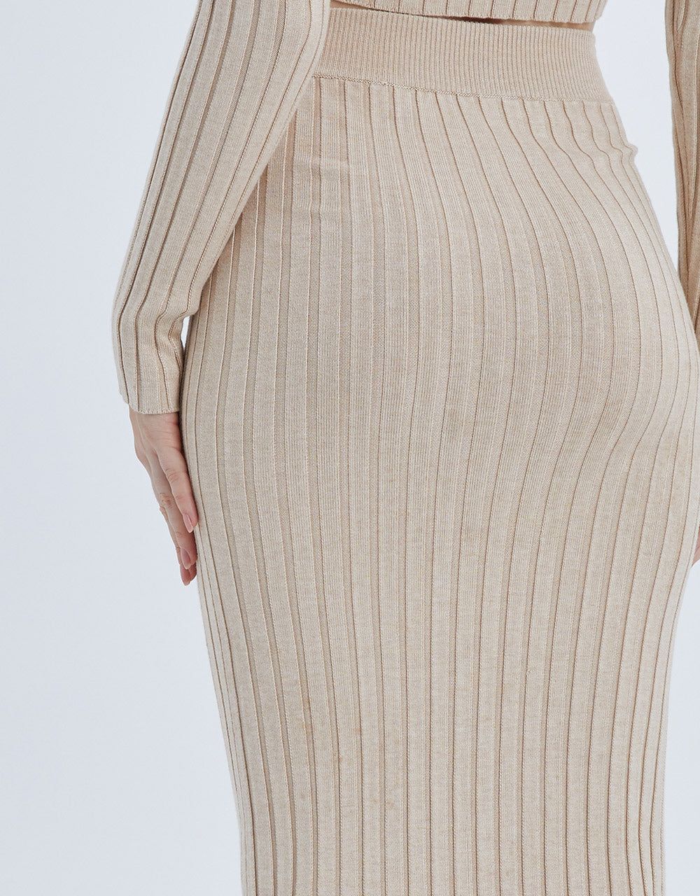 Skinny-Fit Long Knitted Skirt sold by Urban Revivo product image thumbnail 5