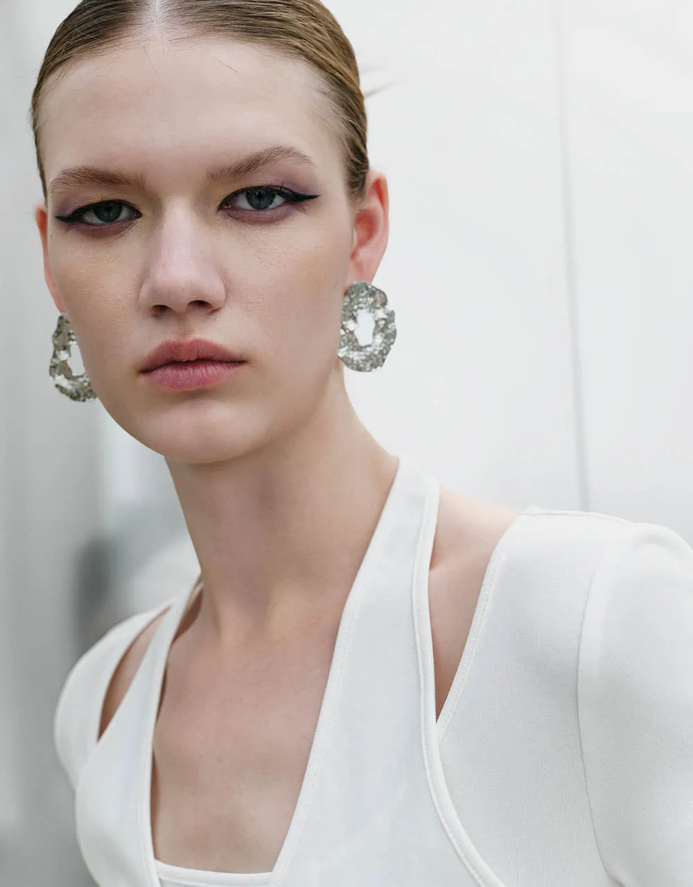 2 In 1 Halter Neck Straight T-Shirt sold by Urban Revivo product image thumbnail 5