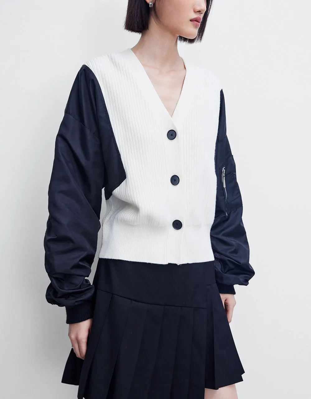 Two Toned V-Neck Knitted Cardigan sold by Urban Revivo product image thumbnail 3