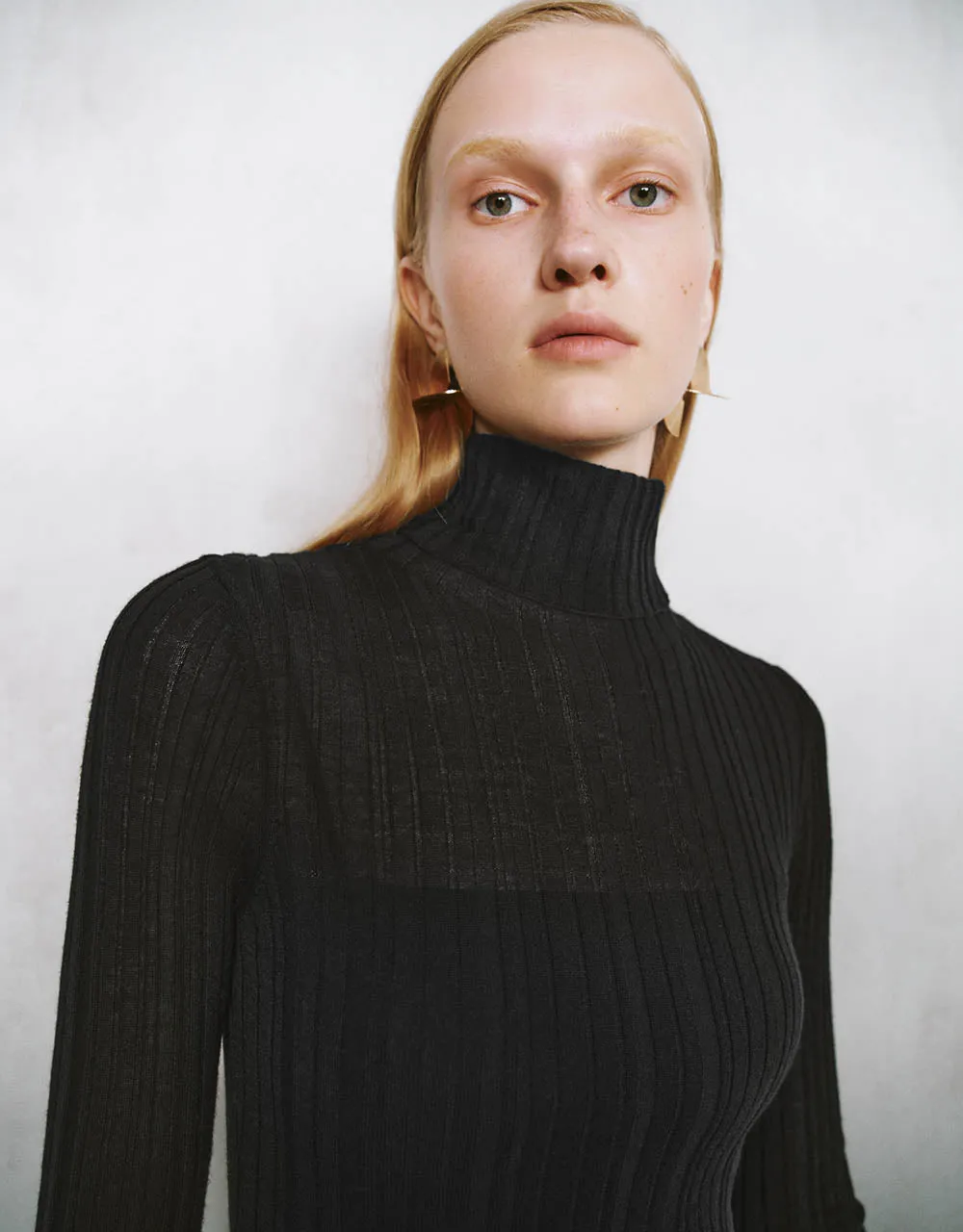 Skinny Turtle Neck Knitted T-Shirt sold by Urban Revivo product image thumbnail 4