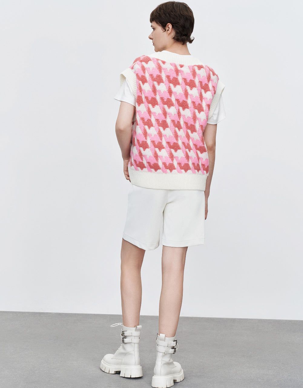 Houndstooth Sweater Vest sold by Urban Revivo product image thumbnail 4