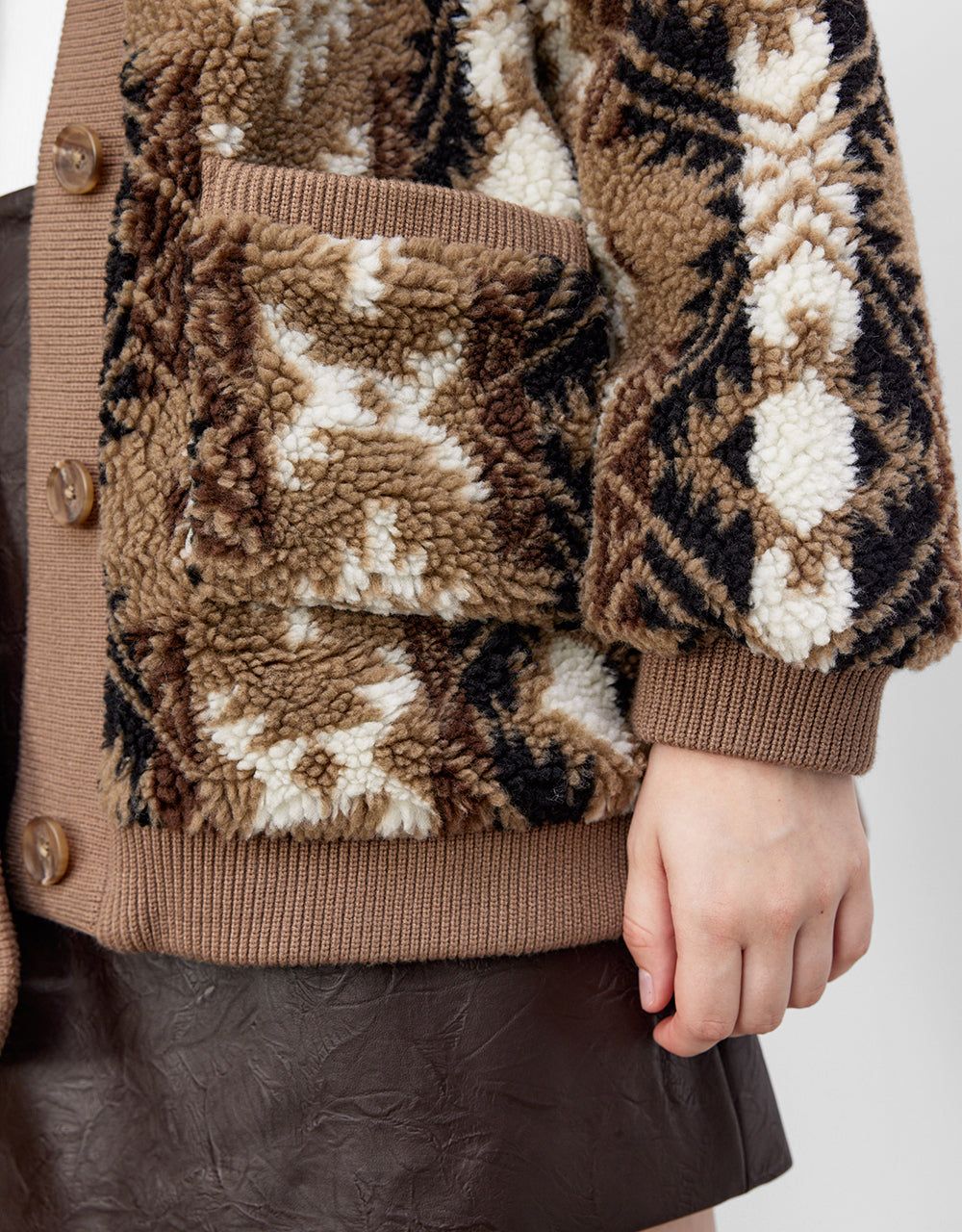 Embroidered V-Neck Straight Jacket sold by Urban Revivo product image thumbnail 4