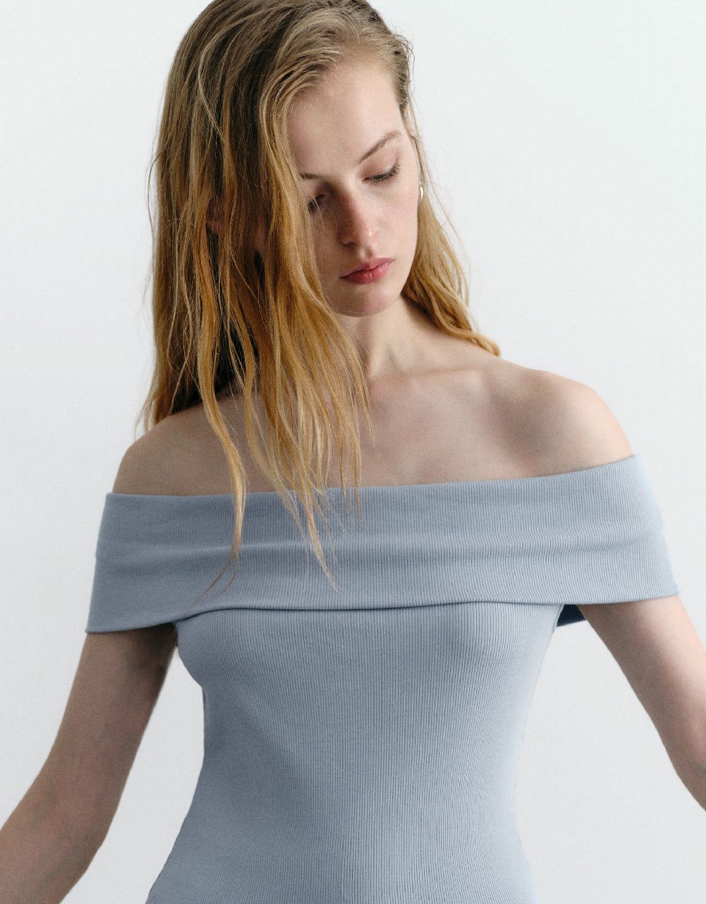 Sleeveless Off-Shoulder Straight T-Shirt sold by Urban Revivo product image thumbnail 5