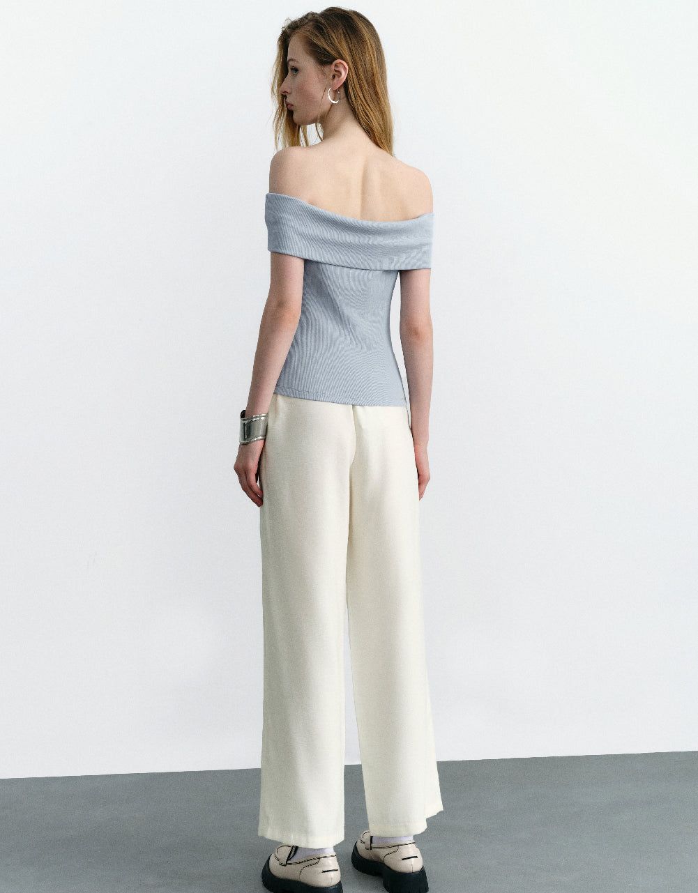 Sleeveless Off-Shoulder Straight T-Shirt sold by Urban Revivo product image thumbnail 4