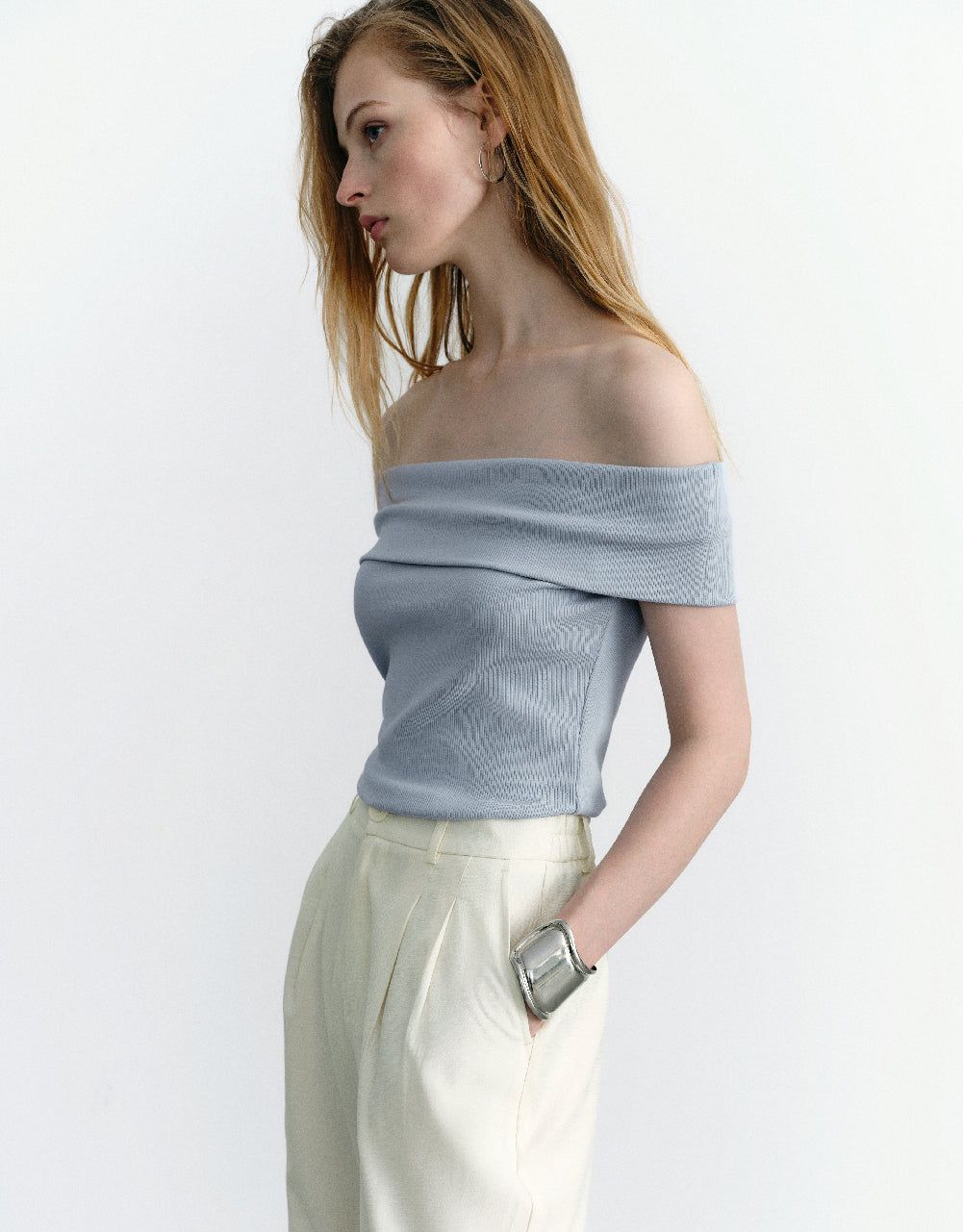 Sleeveless Off-Shoulder Straight T-Shirt sold by Urban Revivo product image thumbnail 3